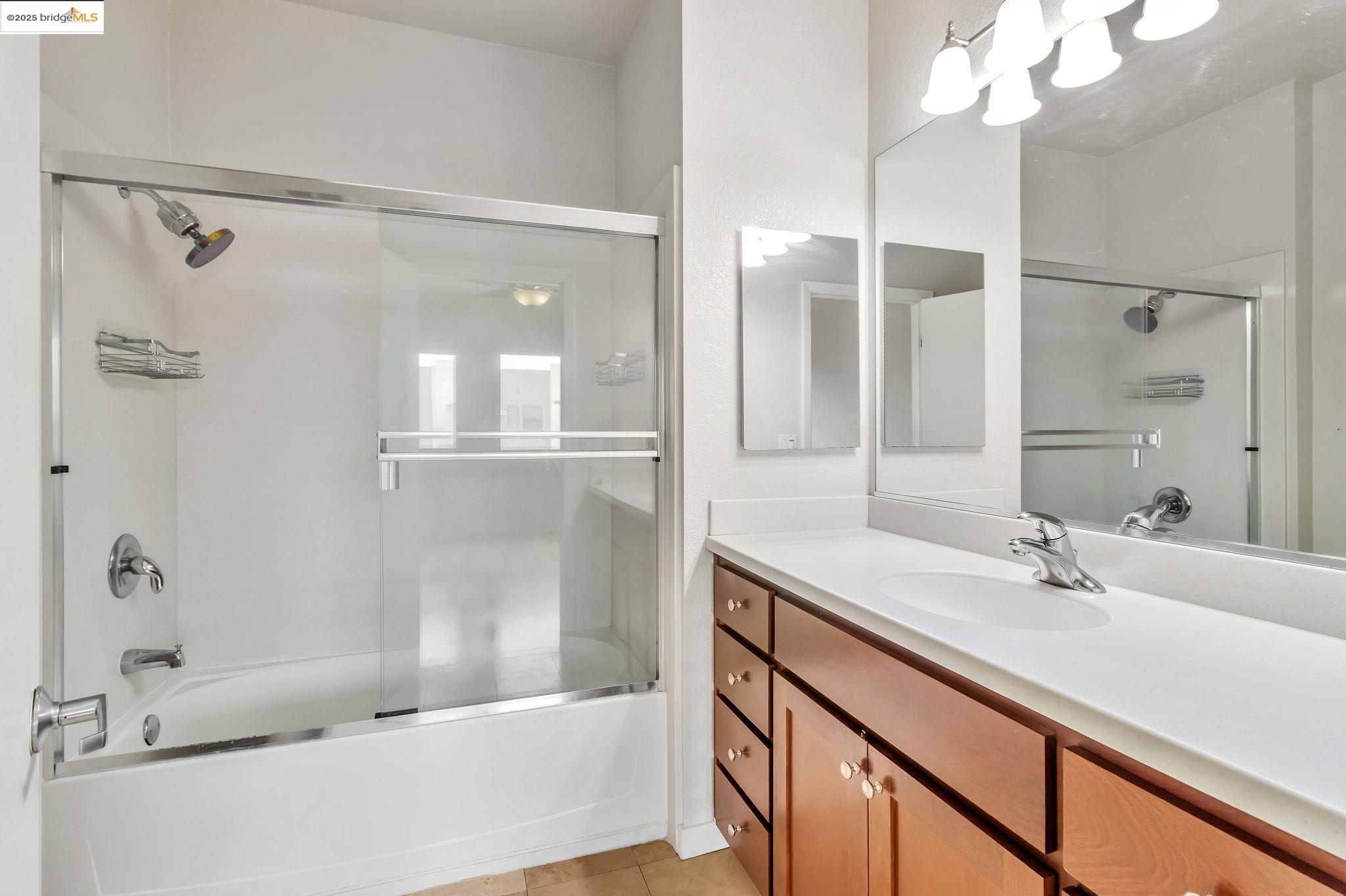 1759 14th st, Oakland, California 94607, 2 Bedrooms Bedrooms, 5 Rooms Rooms,2 BathroomsBathrooms,Residential,For Sale,1759 14th st,41102685