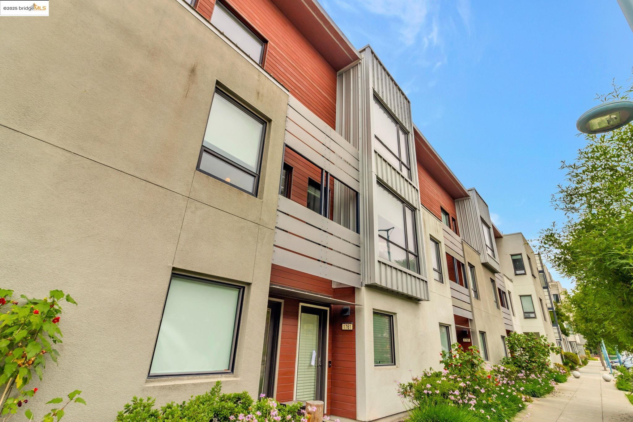 1759 14th st, Oakland, California 94607, 2 Bedrooms Bedrooms, 5 Rooms Rooms,2 BathroomsBathrooms,Residential,For Sale,1759 14th st,41102685