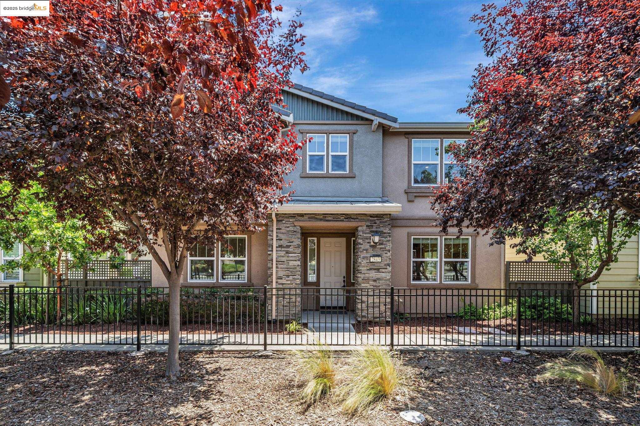 Detail Gallery Image 2 of 46 For 2843 Alliston Loop, Dublin,  CA 94568 - 4 Beds | 3 Baths