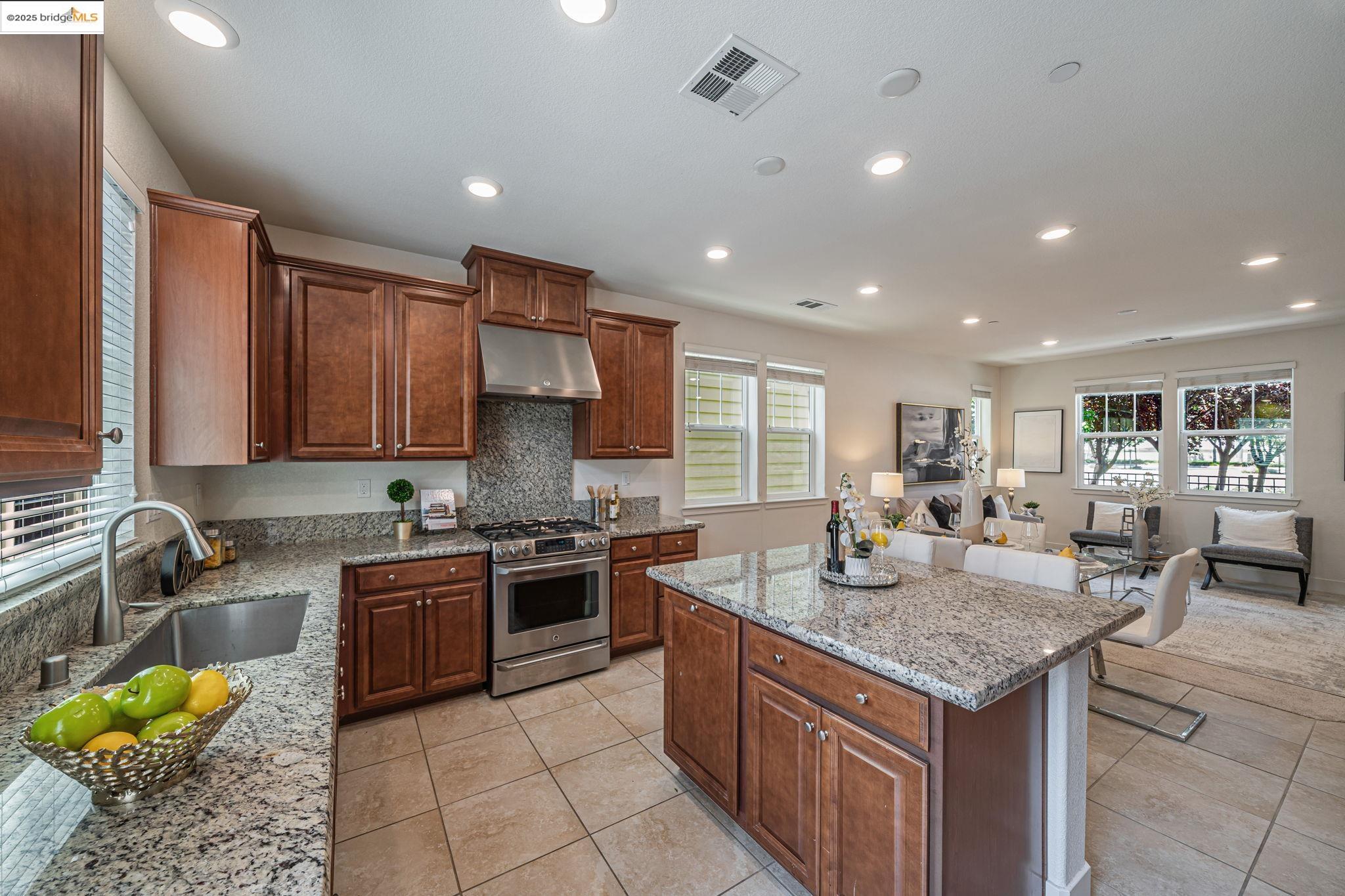 Detail Gallery Image 11 of 46 For 2843 Alliston Loop, Dublin,  CA 94568 - 4 Beds | 3 Baths