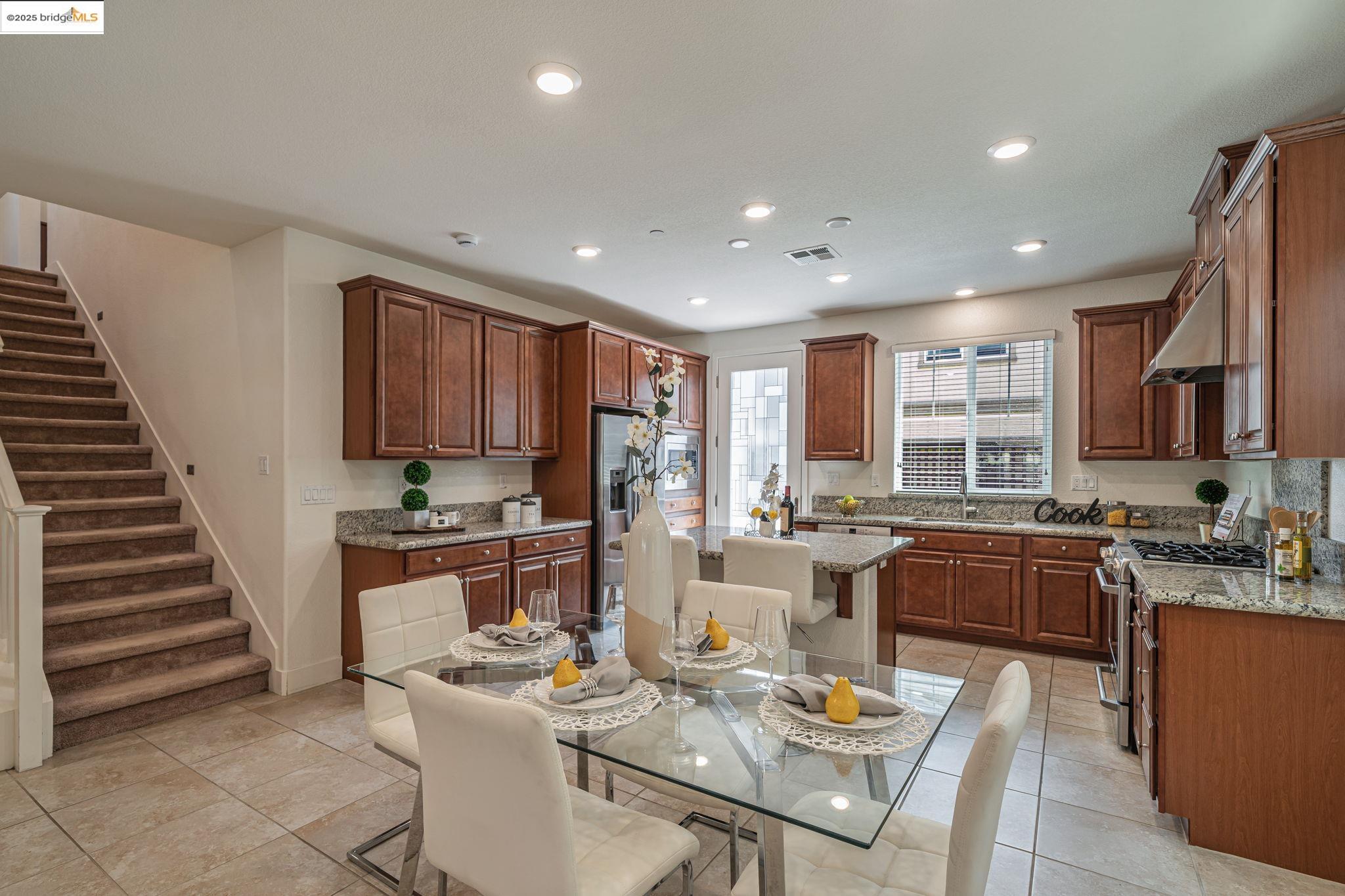 Detail Gallery Image 13 of 46 For 2843 Alliston Loop, Dublin,  CA 94568 - 4 Beds | 3 Baths