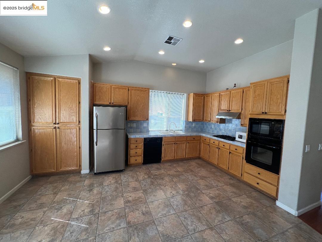 2352 Whitetail Dr, Antioch, California 94531, 3 Bedrooms Bedrooms, 7 Rooms Rooms,2 BathroomsBathrooms,Residential Lease,For Rent,2352 Whitetail Dr,41102689