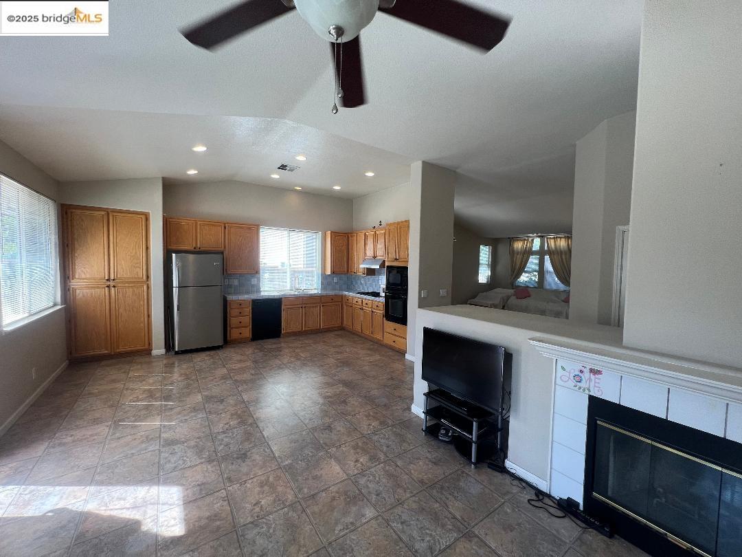 2352 Whitetail Dr, Antioch, California 94531, 3 Bedrooms Bedrooms, 7 Rooms Rooms,2 BathroomsBathrooms,Residential Lease,For Rent,2352 Whitetail Dr,41102689