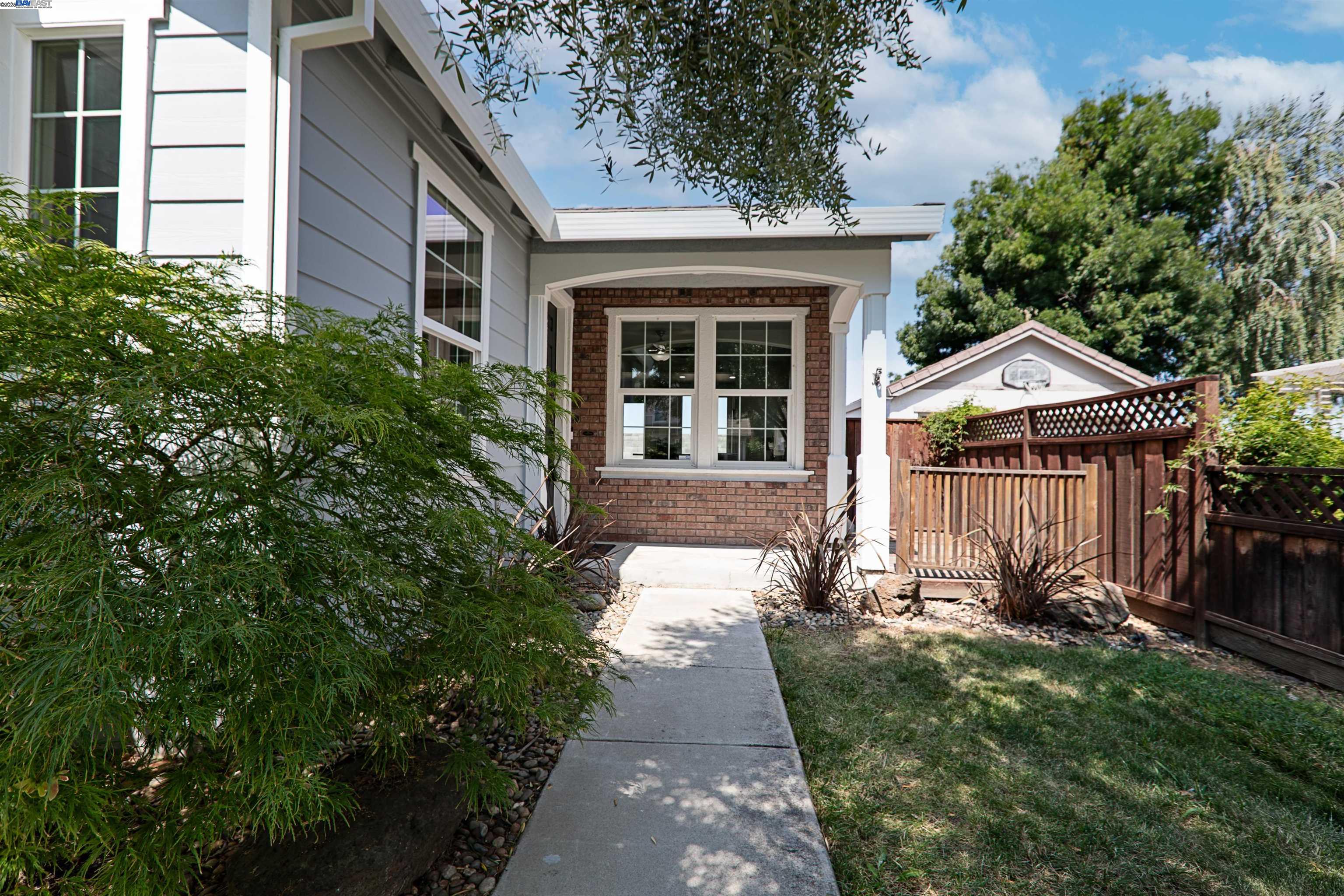 Detail Gallery Image 4 of 44 For 901 Kennedy Pl, Tracy,  CA 95377 - 3 Beds | 2 Baths