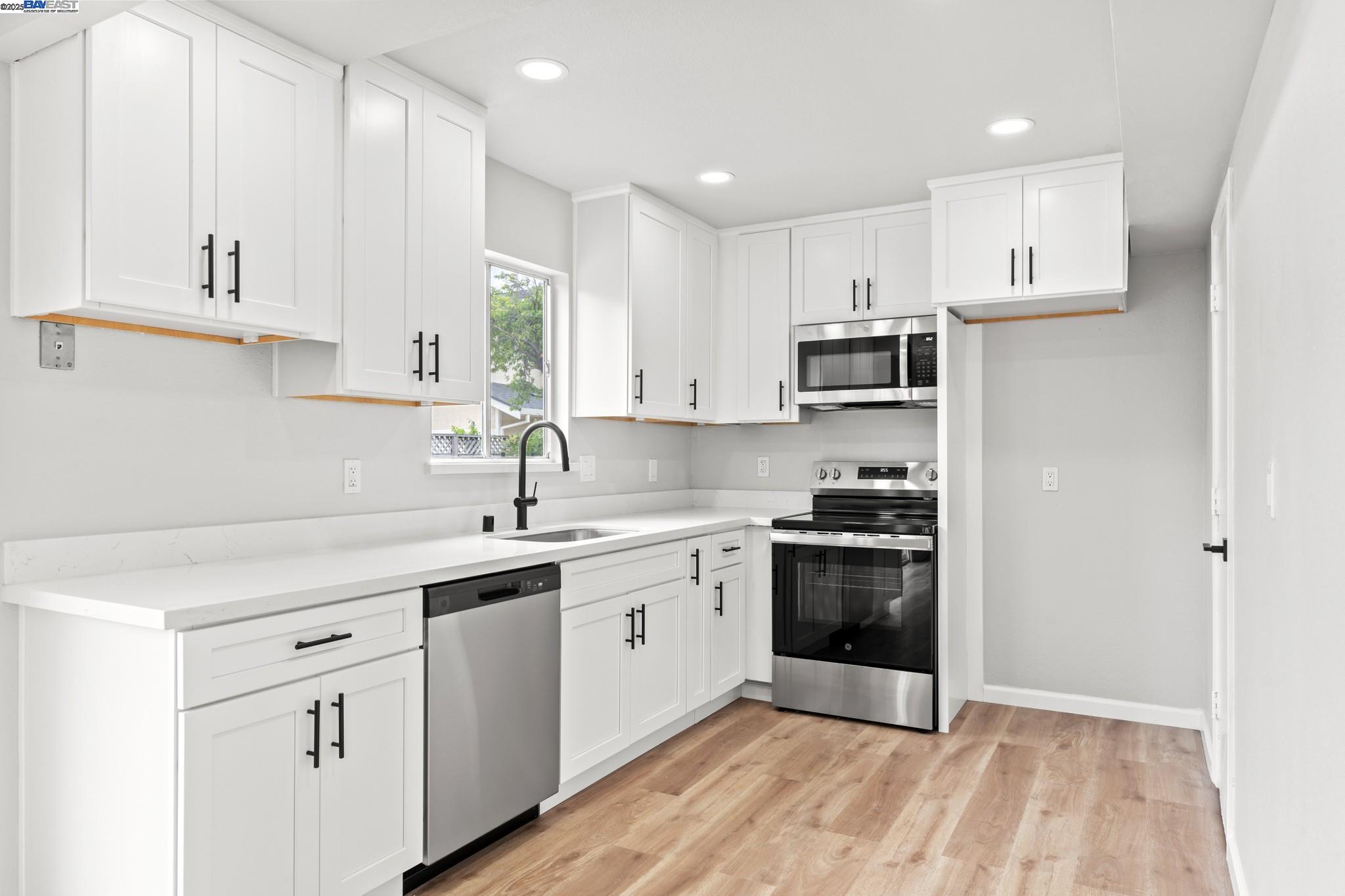 Detail Gallery Image 11 of 37 For 14658 Tiburon Road, San Leandro,  CA 94577 - 5 Beds | 2 Baths