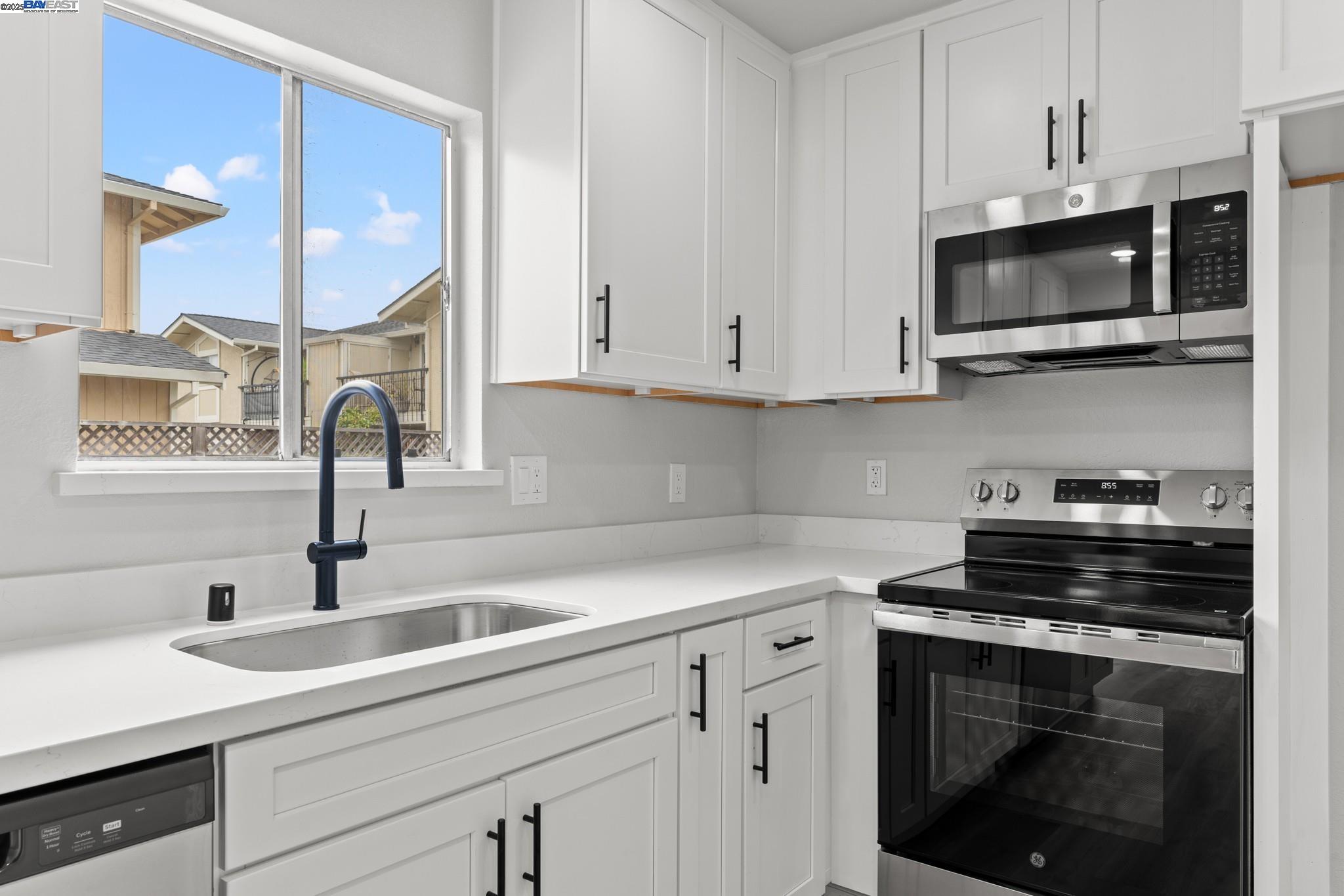 Detail Gallery Image 12 of 37 For 14658 Tiburon Road, San Leandro,  CA 94577 - 5 Beds | 2 Baths