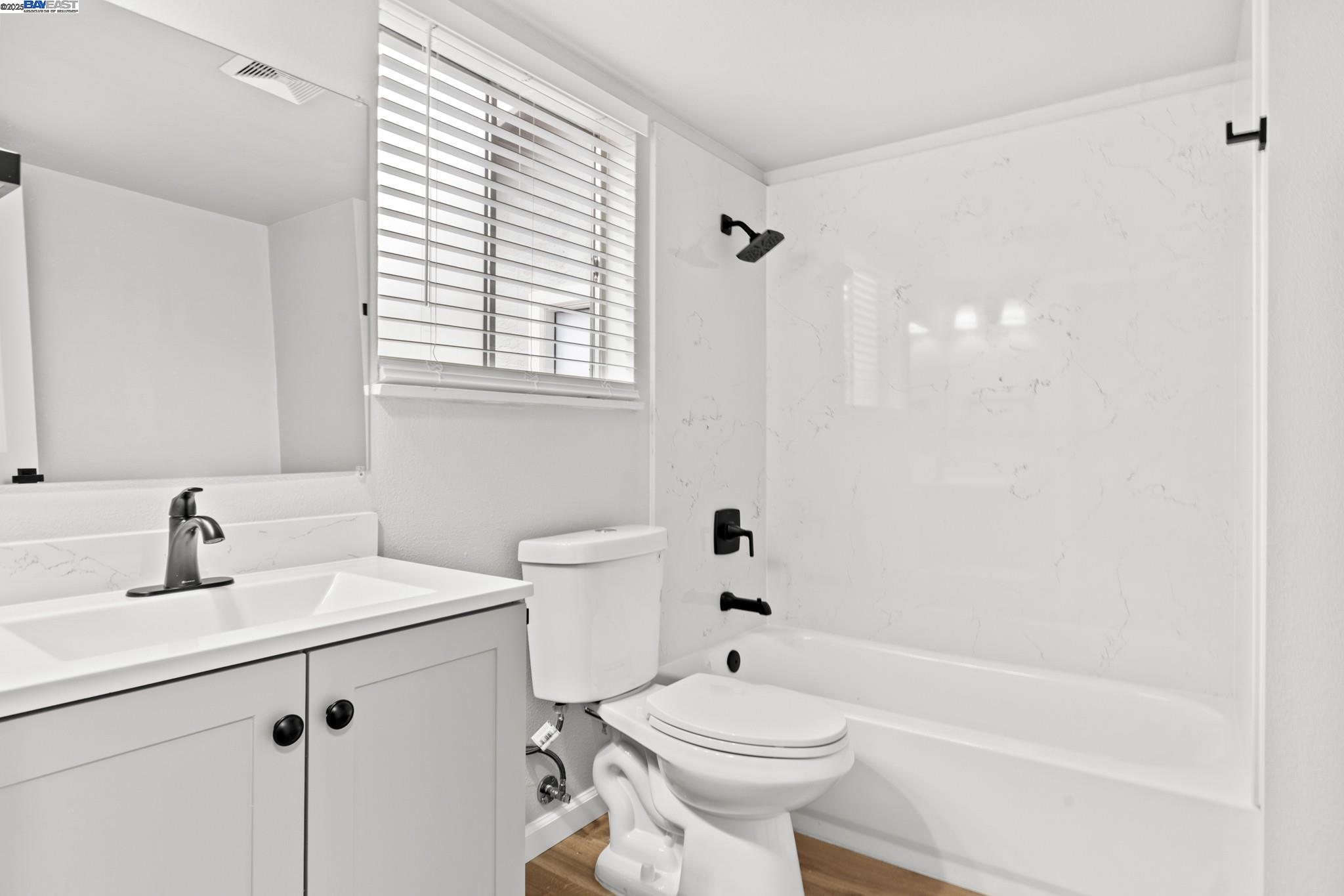 Detail Gallery Image 16 of 37 For 14658 Tiburon Road, San Leandro,  CA 94577 - 5 Beds | 2 Baths