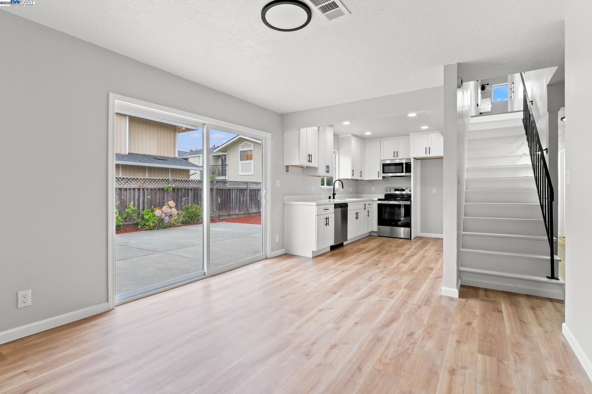 Detail Gallery Image 9 of 37 For 14658 Tiburon Road, San Leandro,  CA 94577 - 5 Beds | 2 Baths