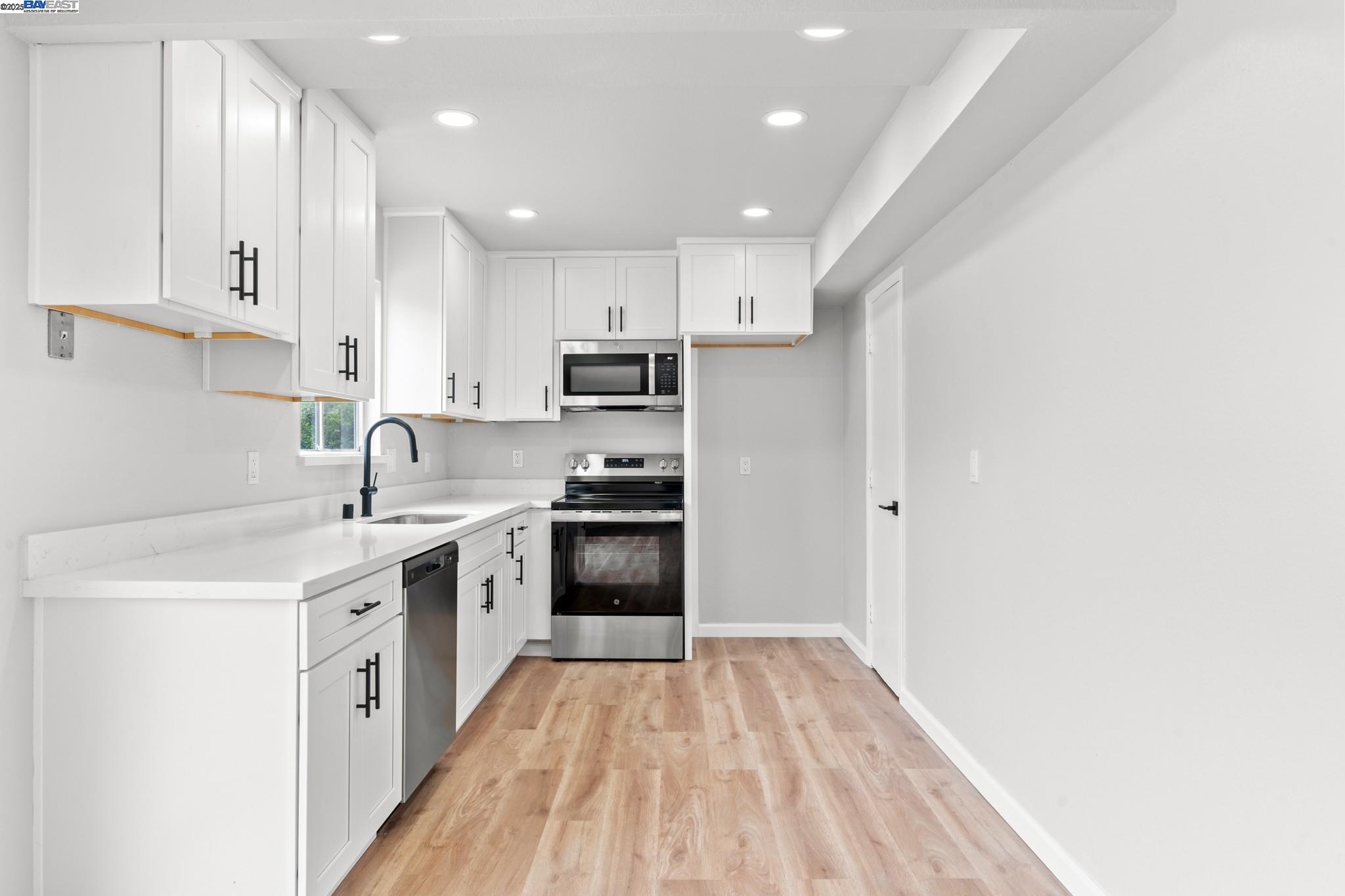 Detail Gallery Image 10 of 37 For 14658 Tiburon Road, San Leandro,  CA 94577 - 5 Beds | 2 Baths