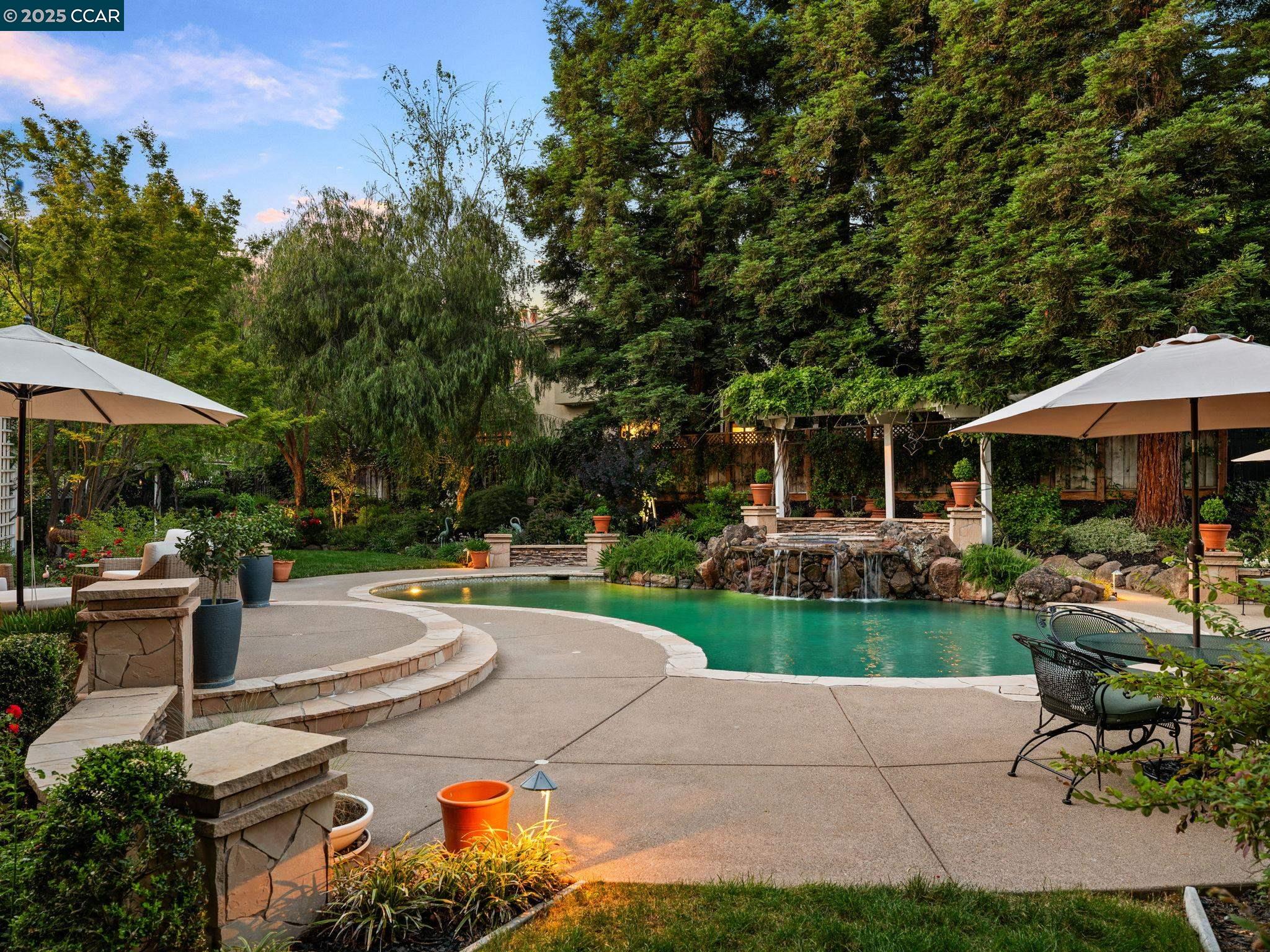 Detail Gallery Image 6 of 60 For 5475 Blackhawk Dr, Danville,  CA 94506 - 5 Beds | 4/1 Baths