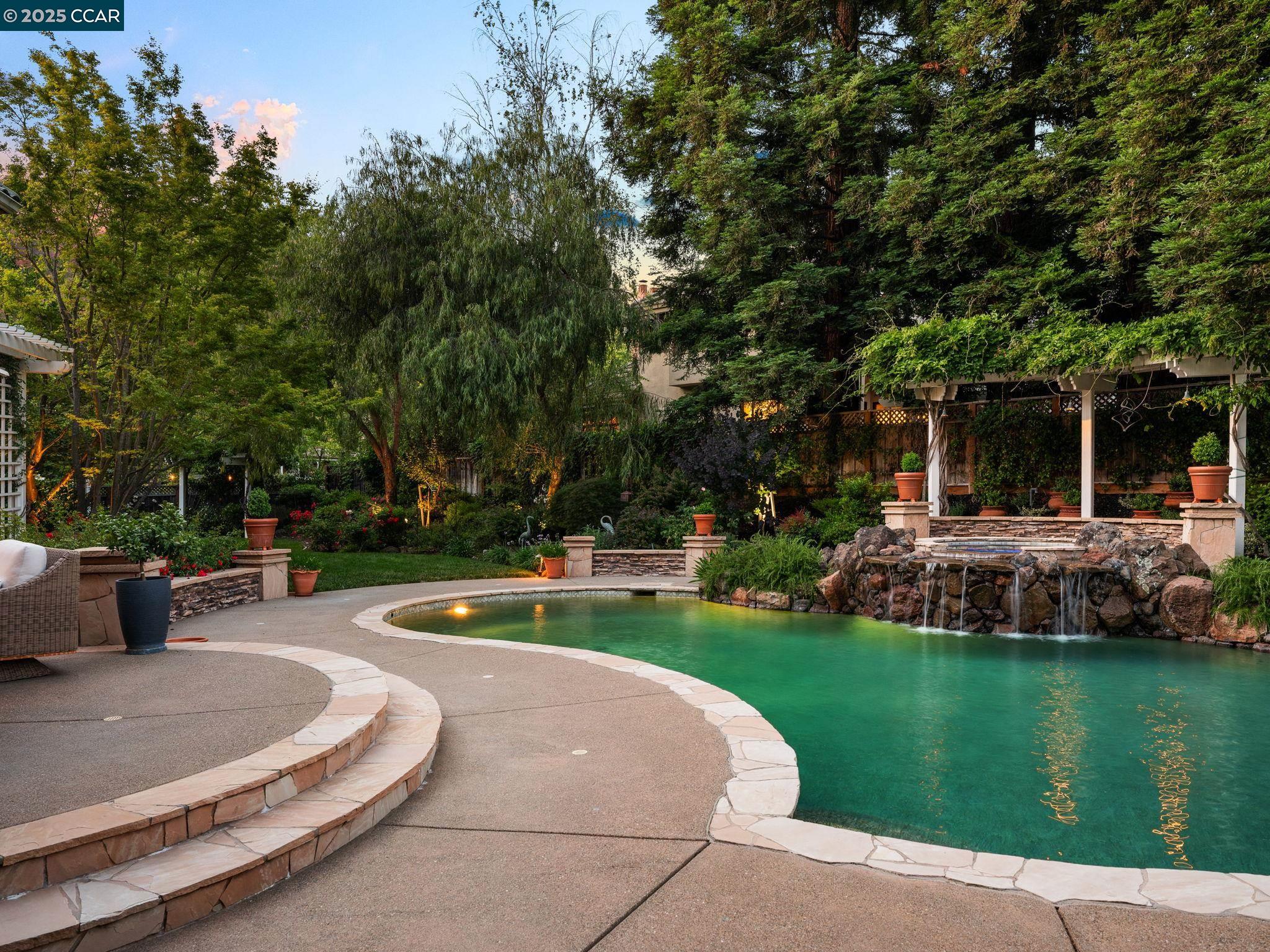 Detail Gallery Image 7 of 60 For 5475 Blackhawk Dr, Danville,  CA 94506 - 5 Beds | 4/1 Baths