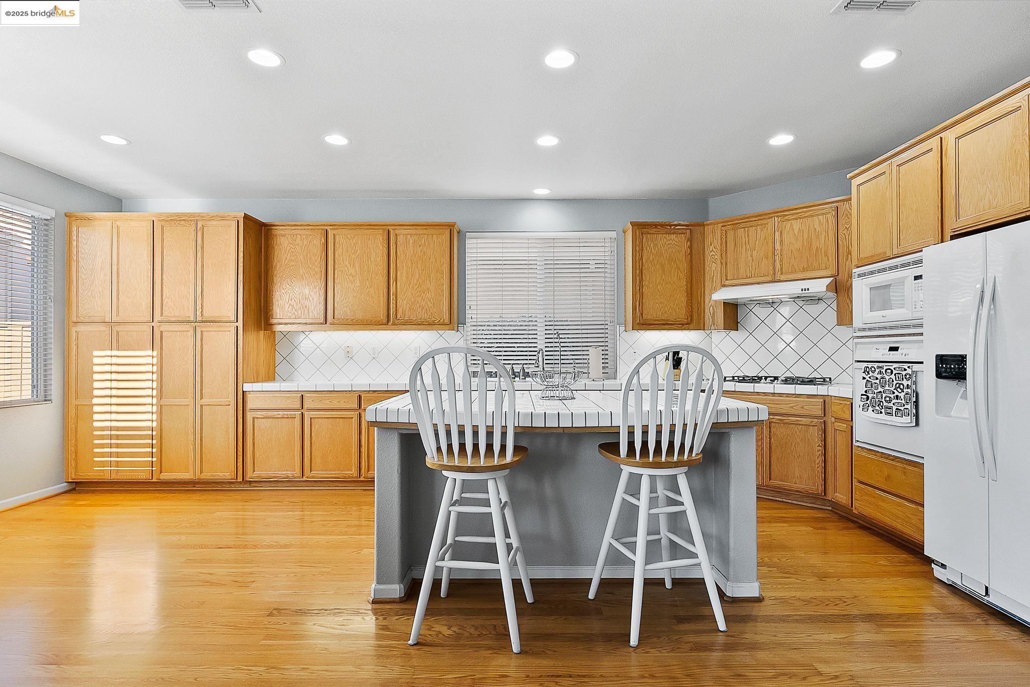 Detail Gallery Image 2 of 32 For 217 Dorchester Ct, Discovery Bay,  CA 94505 - 5 Beds | 4/1 Baths