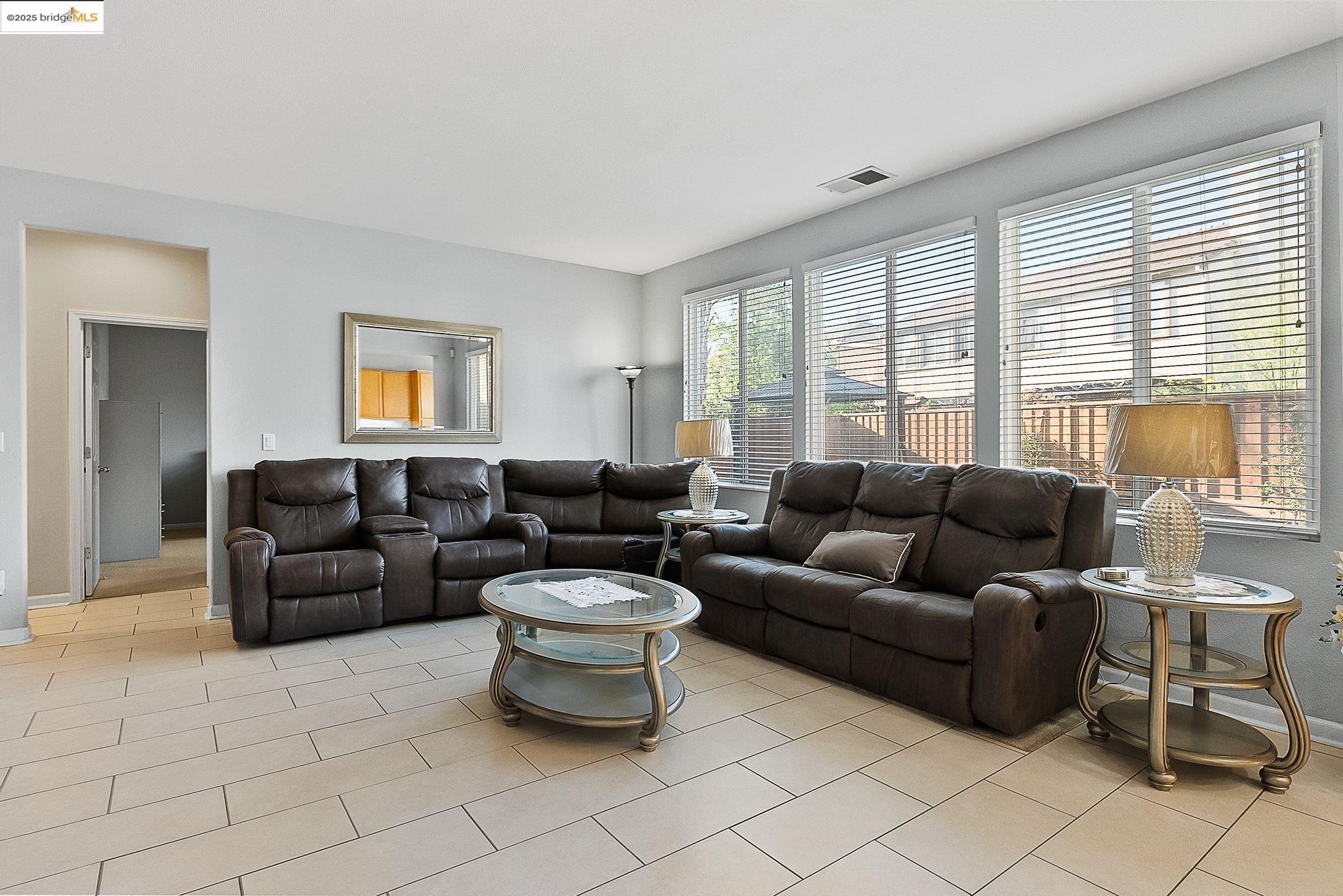 Detail Gallery Image 5 of 32 For 217 Dorchester Ct, Discovery Bay,  CA 94505 - 5 Beds | 4/1 Baths