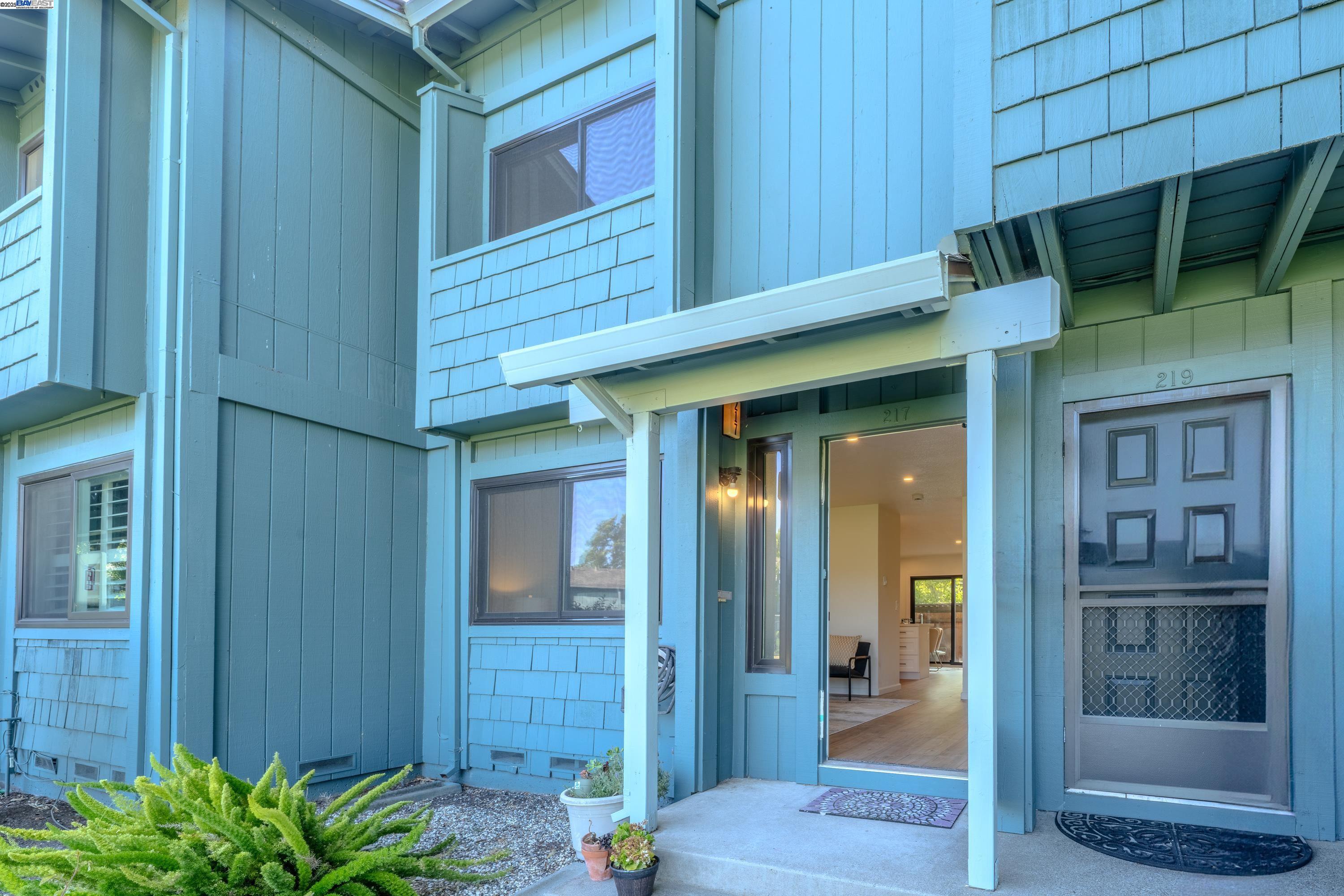 Detail Gallery Image 1 of 1 For 217 College View Dr, Rohnert Park,  CA 94928 - 2 Beds | 1/1 Baths