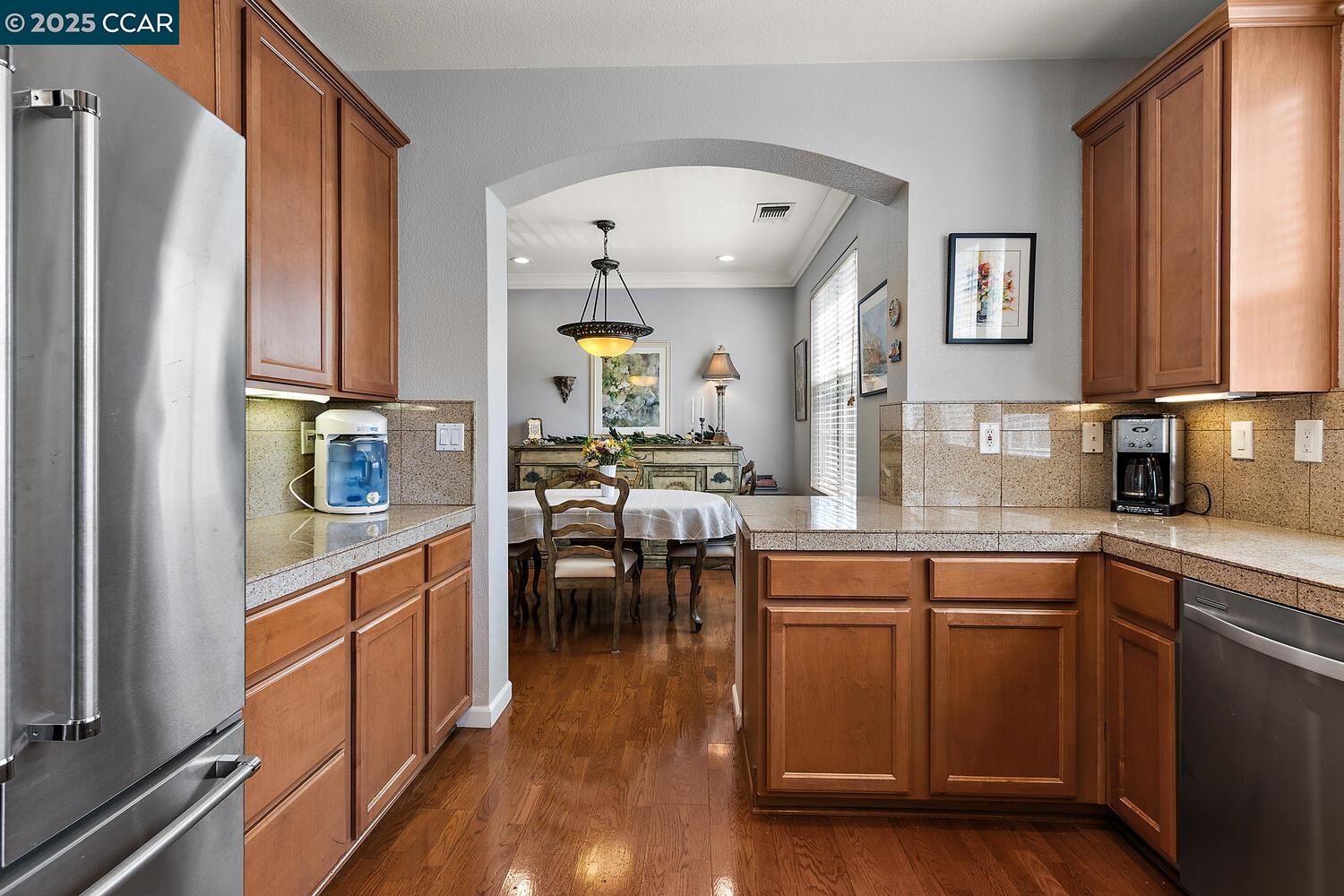 Photo #2: 41102705 Listing 