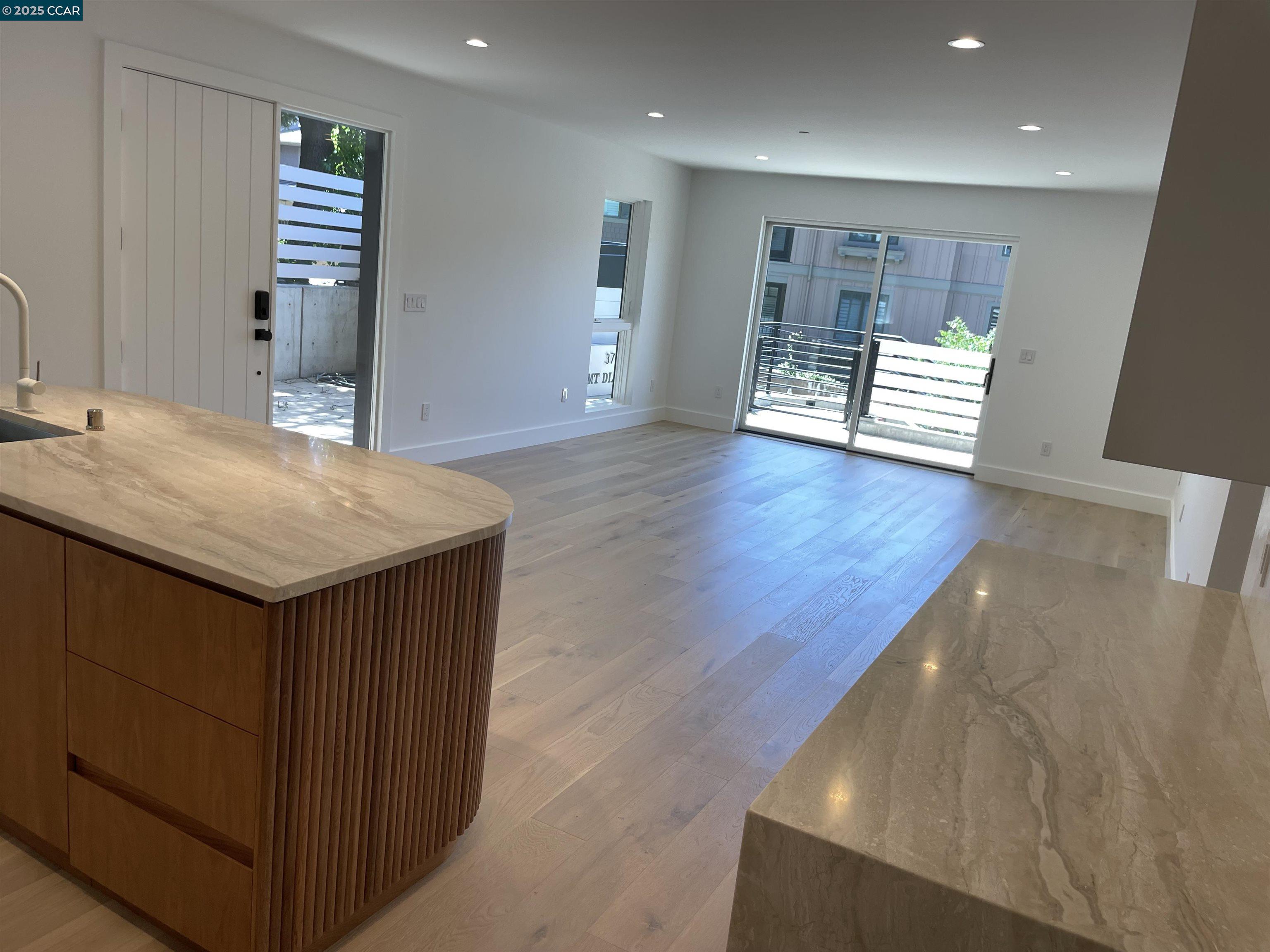 Detail Gallery Image 3 of 8 For 3742 Mt. Diablo Blvd #1b Woodhaven 1b,  Lafayette,  CA 94549 - 2 Beds | 2/1 Baths