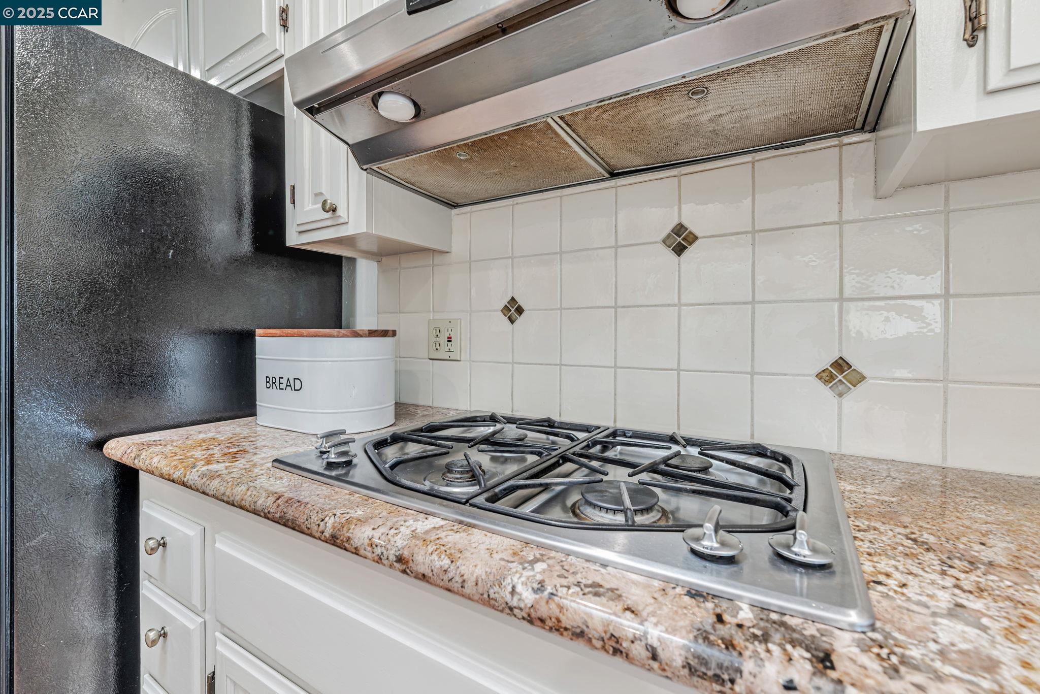 Detail Gallery Image 11 of 45 For 61 Alberta Ter, Walnut Creek,  CA 94596 - 3 Beds | 2/1 Baths