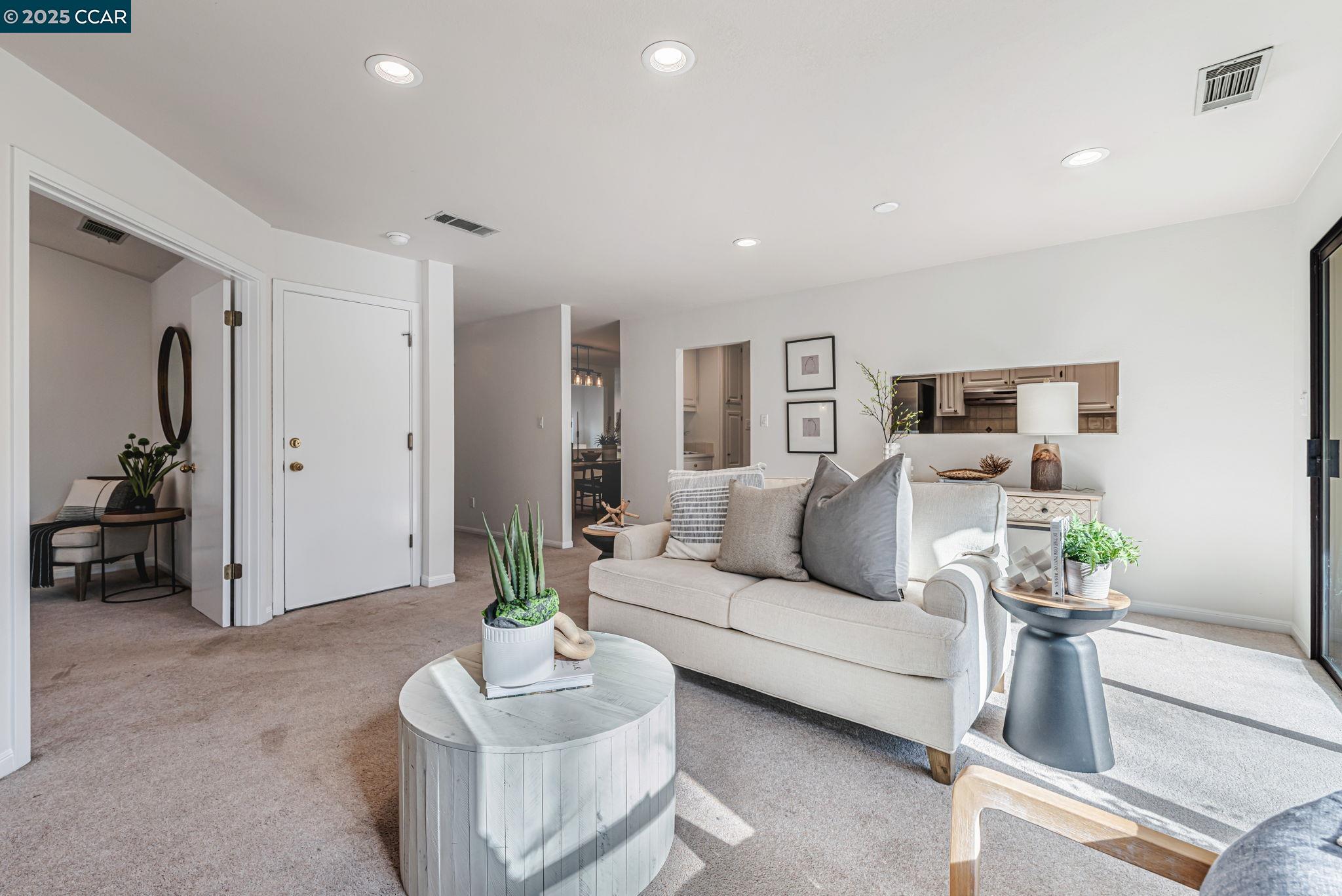 Detail Gallery Image 7 of 45 For 61 Alberta Ter, Walnut Creek,  CA 94596 - 3 Beds | 2/1 Baths
