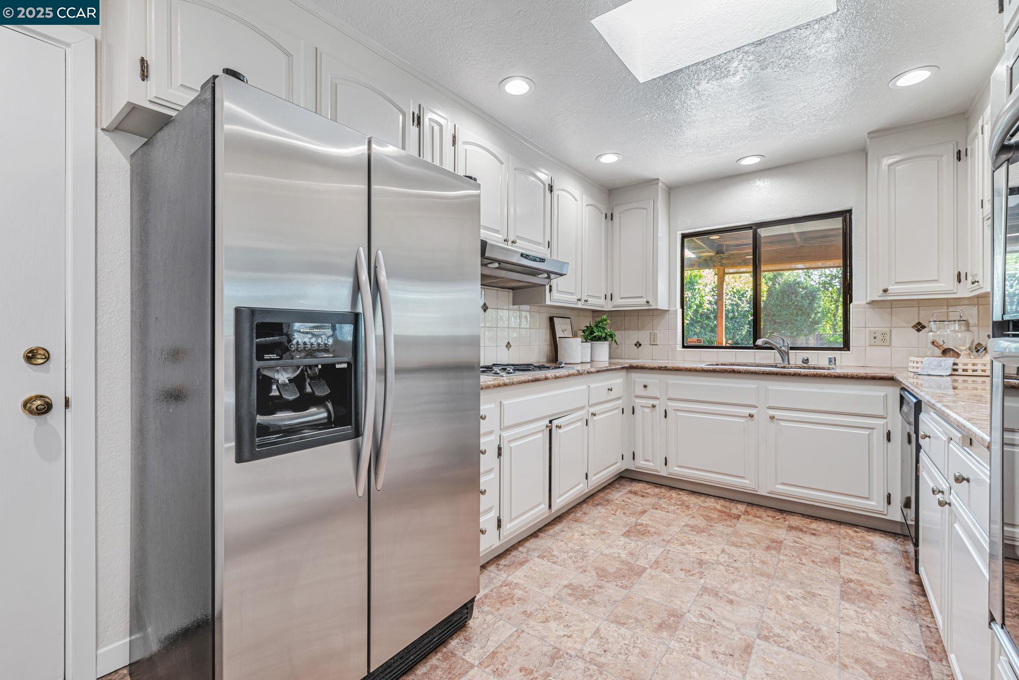 Detail Gallery Image 9 of 45 For 61 Alberta Ter, Walnut Creek,  CA 94596 - 3 Beds | 2/1 Baths