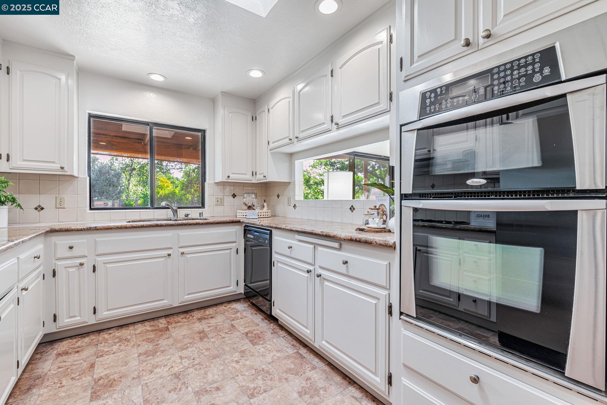 Detail Gallery Image 10 of 45 For 61 Alberta Ter, Walnut Creek,  CA 94596 - 3 Beds | 2/1 Baths