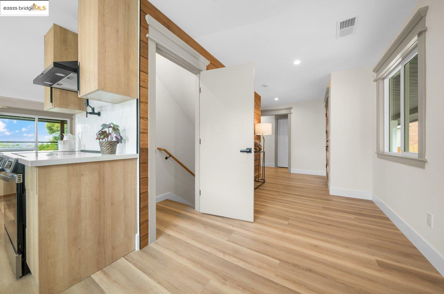Detail Gallery Image 15 of 60 For 713 Midcrest Way, El Cerrito,  CA 94530 - 4 Beds | 4/1 Baths