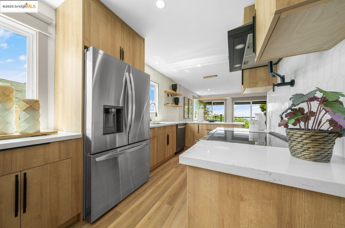 Detail Gallery Image 18 of 60 For 713 Midcrest Way, El Cerrito,  CA 94530 - 4 Beds | 4/1 Baths