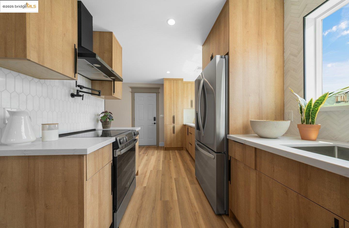 Detail Gallery Image 19 of 60 For 713 Midcrest Way, El Cerrito,  CA 94530 - 4 Beds | 4/1 Baths