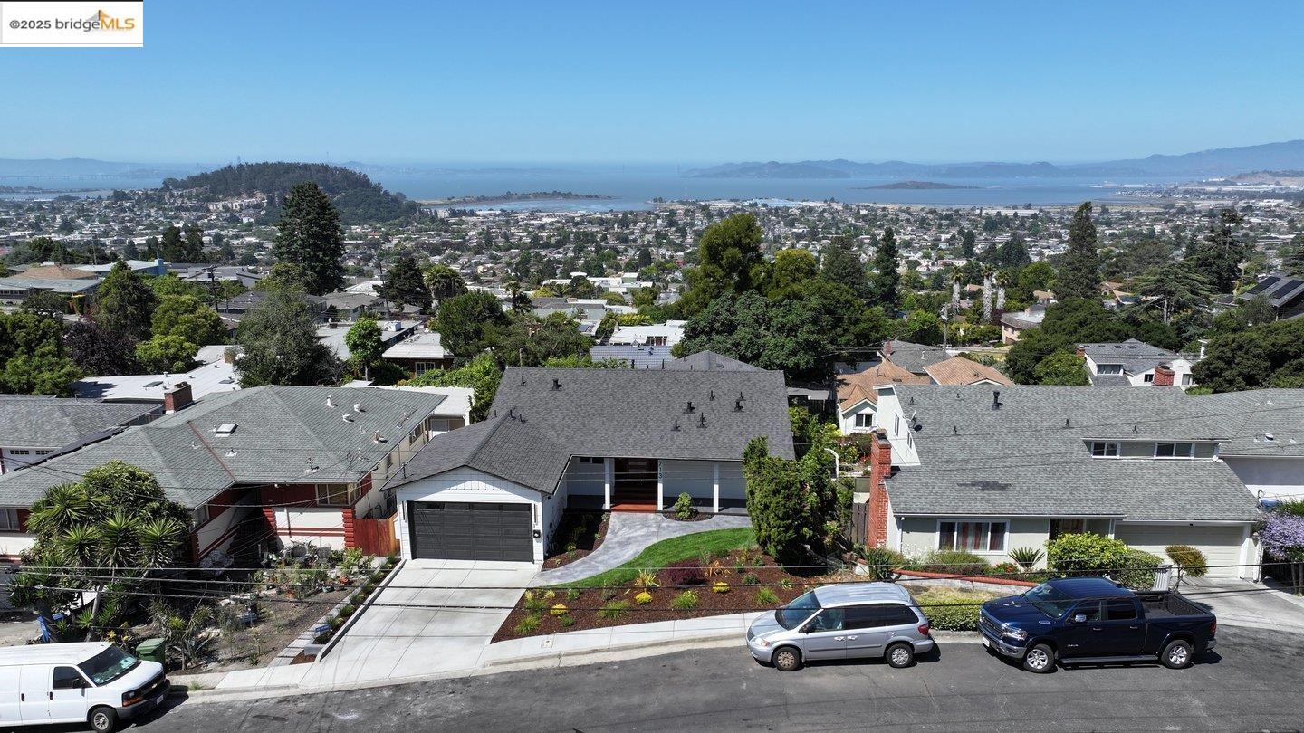 Detail Gallery Image 3 of 60 For 713 Midcrest Way, El Cerrito,  CA 94530 - 4 Beds | 4/1 Baths