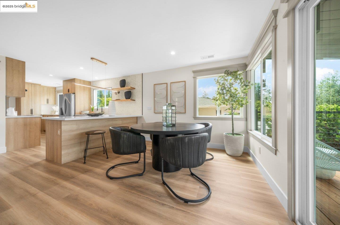 Detail Gallery Image 25 of 60 For 713 Midcrest Way, El Cerrito,  CA 94530 - 4 Beds | 4/1 Baths
