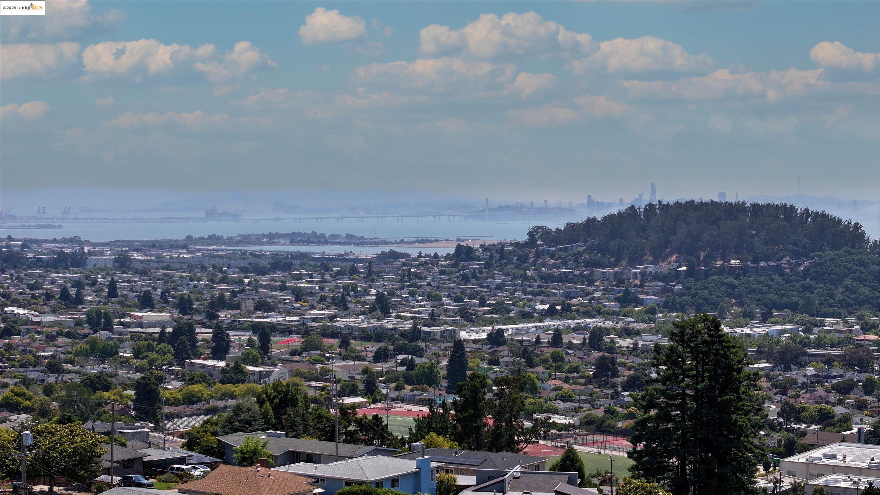 Detail Gallery Image 7 of 60 For 713 Midcrest Way, El Cerrito,  CA 94530 - 4 Beds | 4/1 Baths
