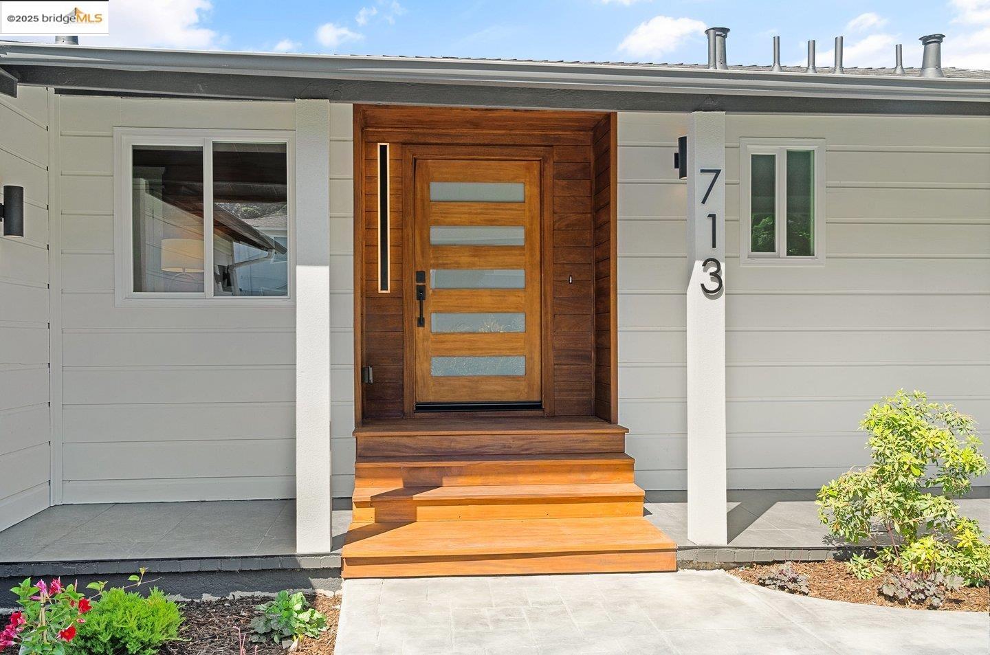Detail Gallery Image 10 of 60 For 713 Midcrest Way, El Cerrito,  CA 94530 - 4 Beds | 4/1 Baths