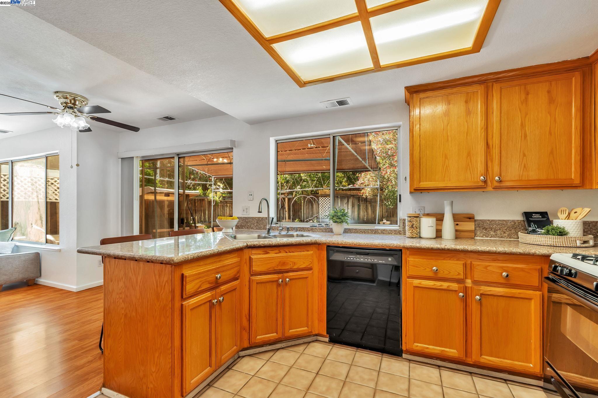 Detail Gallery Image 13 of 49 For 840 Menay Dr, Tracy,  CA 95376 - 4 Beds | 2/1 Baths