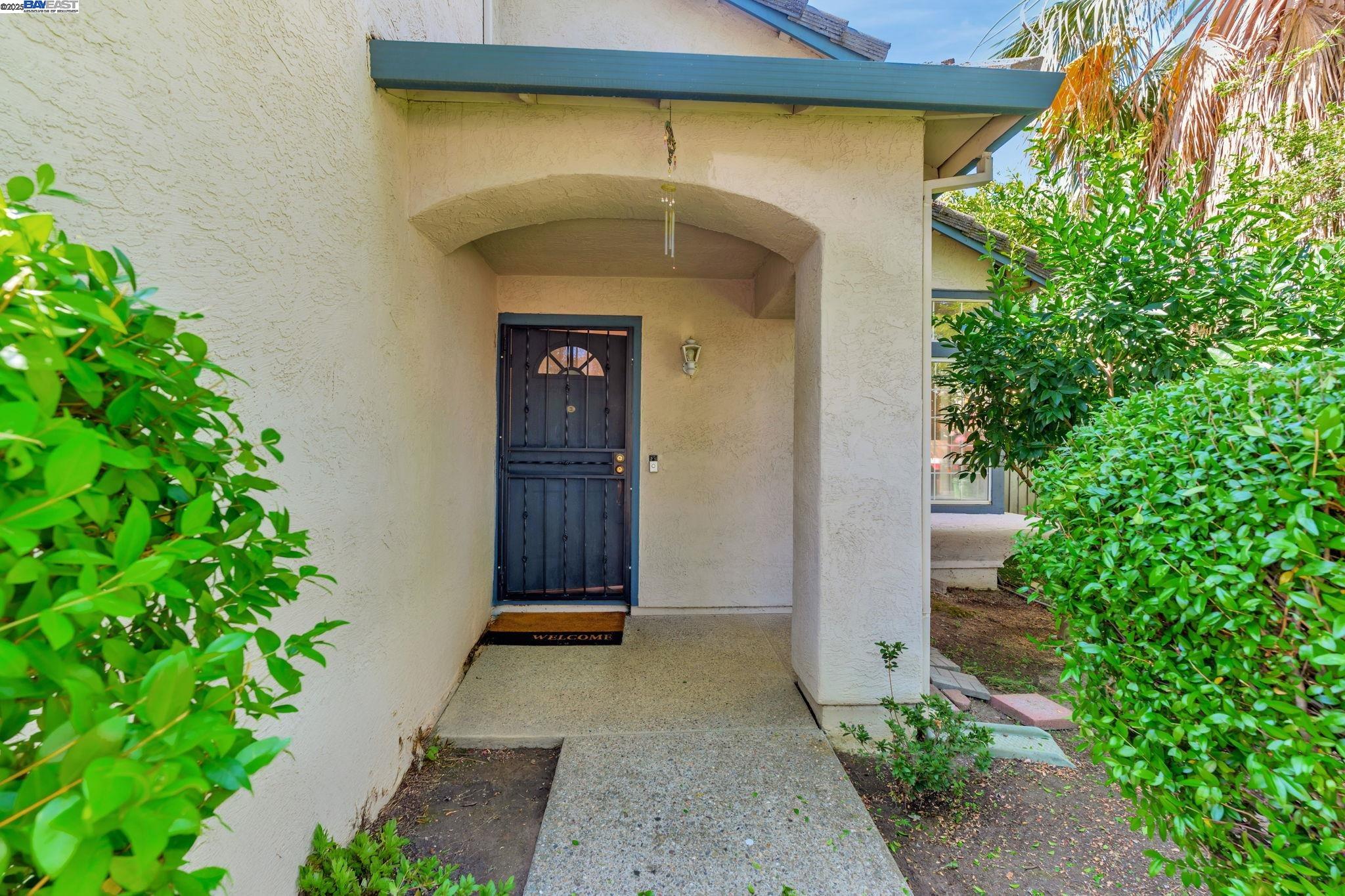 Detail Gallery Image 4 of 49 For 840 Menay Dr, Tracy,  CA 95376 - 4 Beds | 2/1 Baths