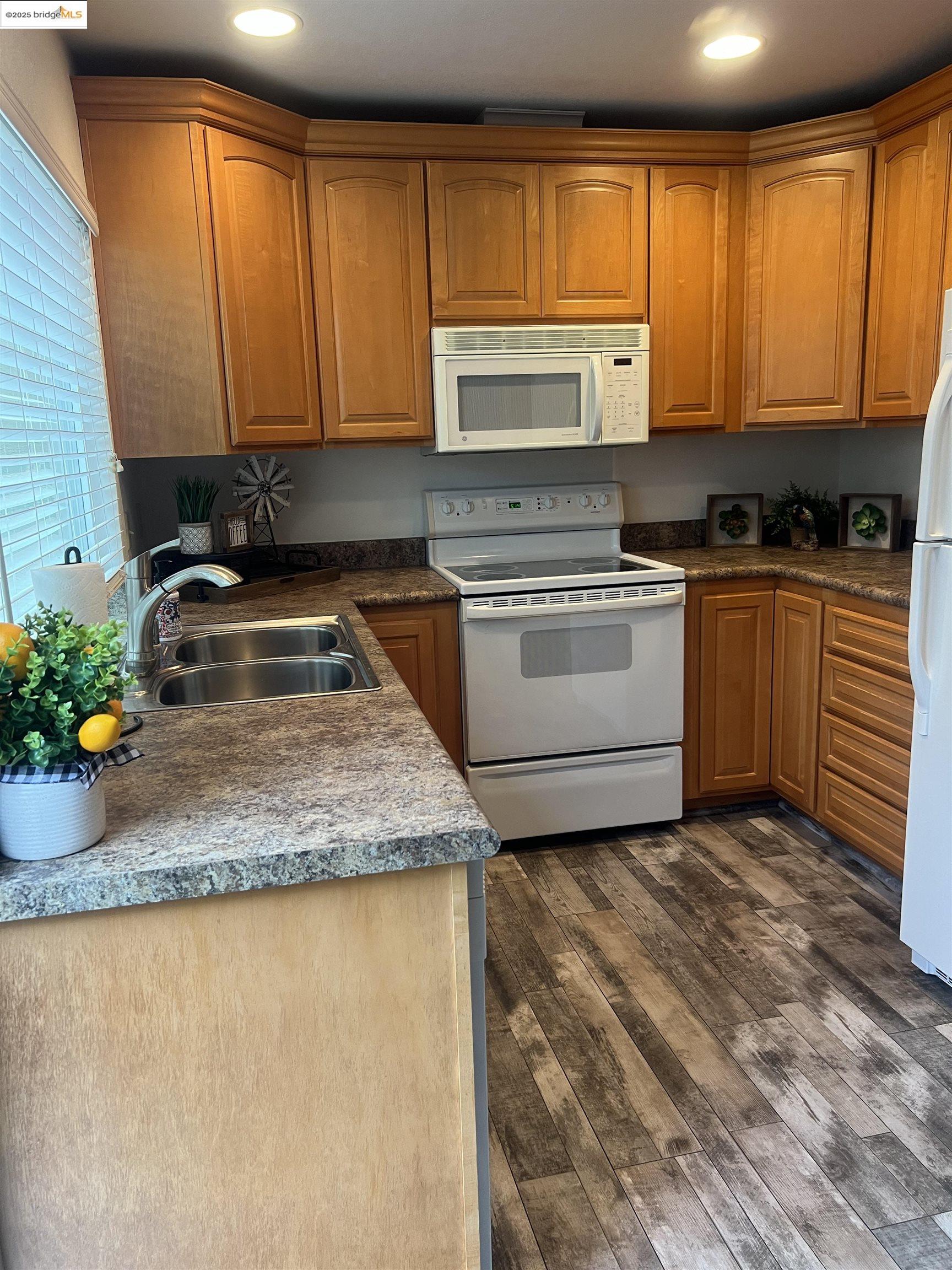 14 Long Creek Cir, Clayton, California 94517, 2 Bedrooms Bedrooms, 6 Rooms Rooms,2 BathroomsBathrooms,Residential Lease,For Rent,14 Long Creek Cir,41102716