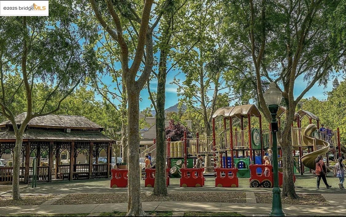 14 Long Creek Cir, Clayton, California 94517, 2 Bedrooms Bedrooms, 6 Rooms Rooms,2 BathroomsBathrooms,Residential Lease,For Rent,14 Long Creek Cir,41102716