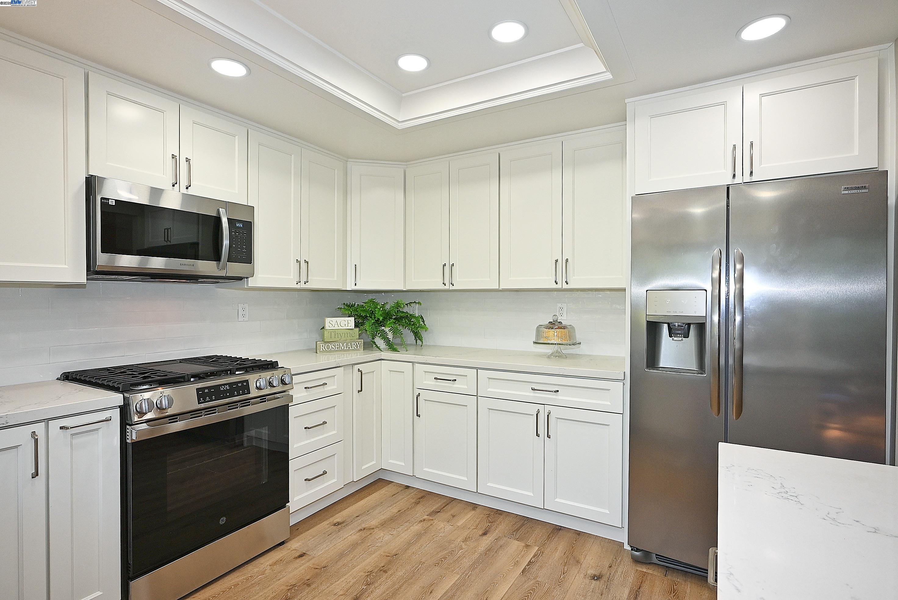 Detail Gallery Image 2 of 31 For 241 Belaire Ct, Danville,  CA 94526 - 4 Beds | 2/1 Baths