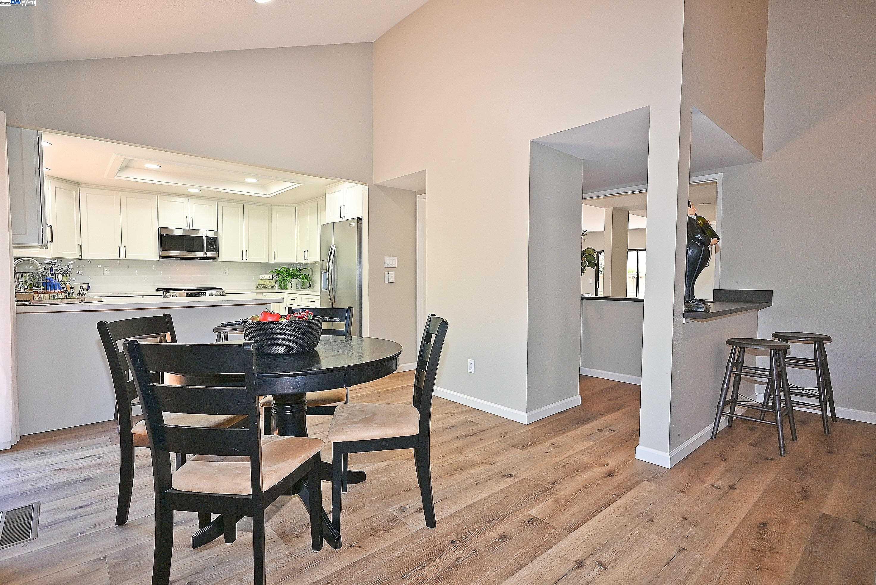 Detail Gallery Image 13 of 31 For 241 Belaire Ct, Danville,  CA 94526 - 4 Beds | 2/1 Baths