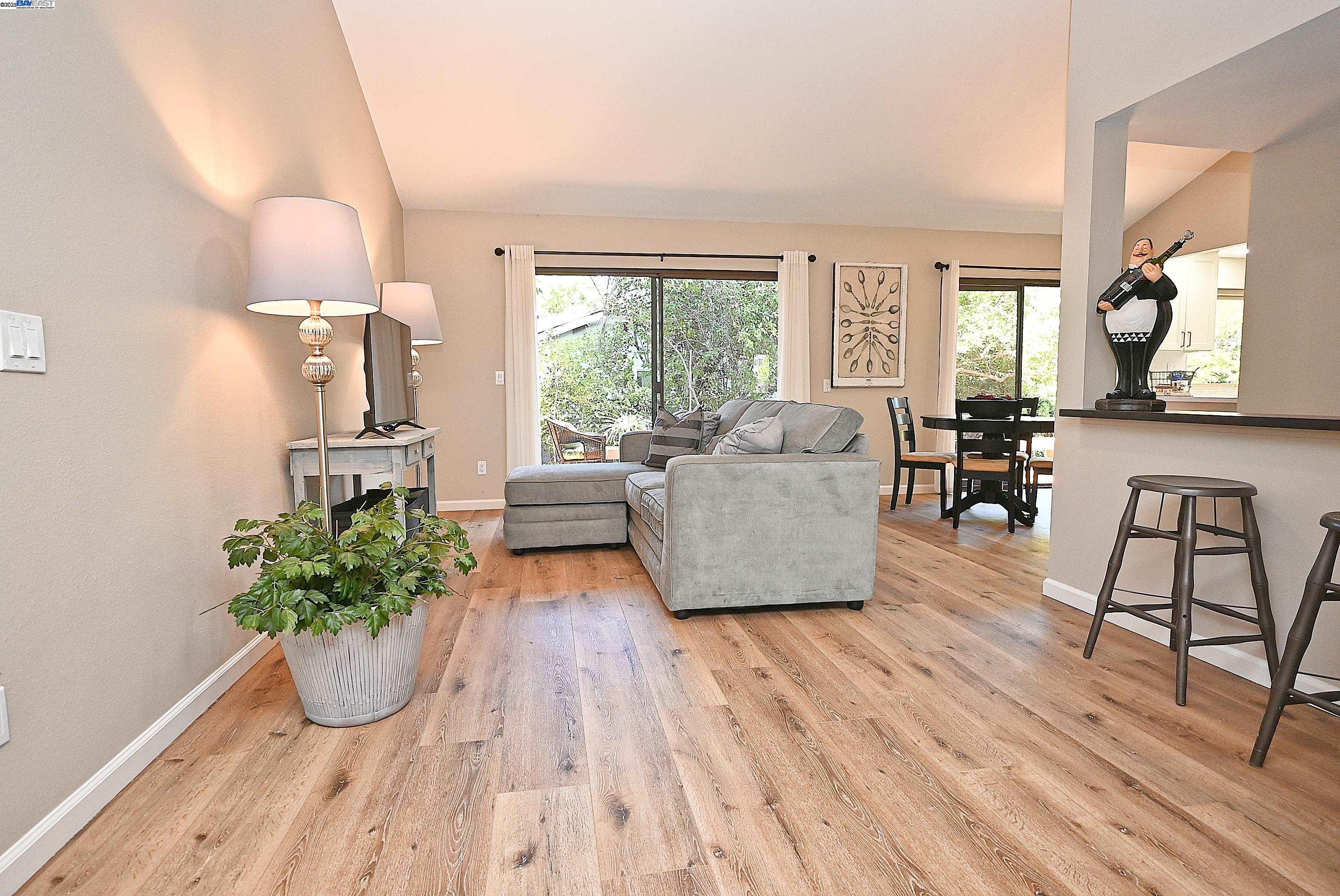 Detail Gallery Image 15 of 31 For 241 Belaire Ct, Danville,  CA 94526 - 4 Beds | 2/1 Baths