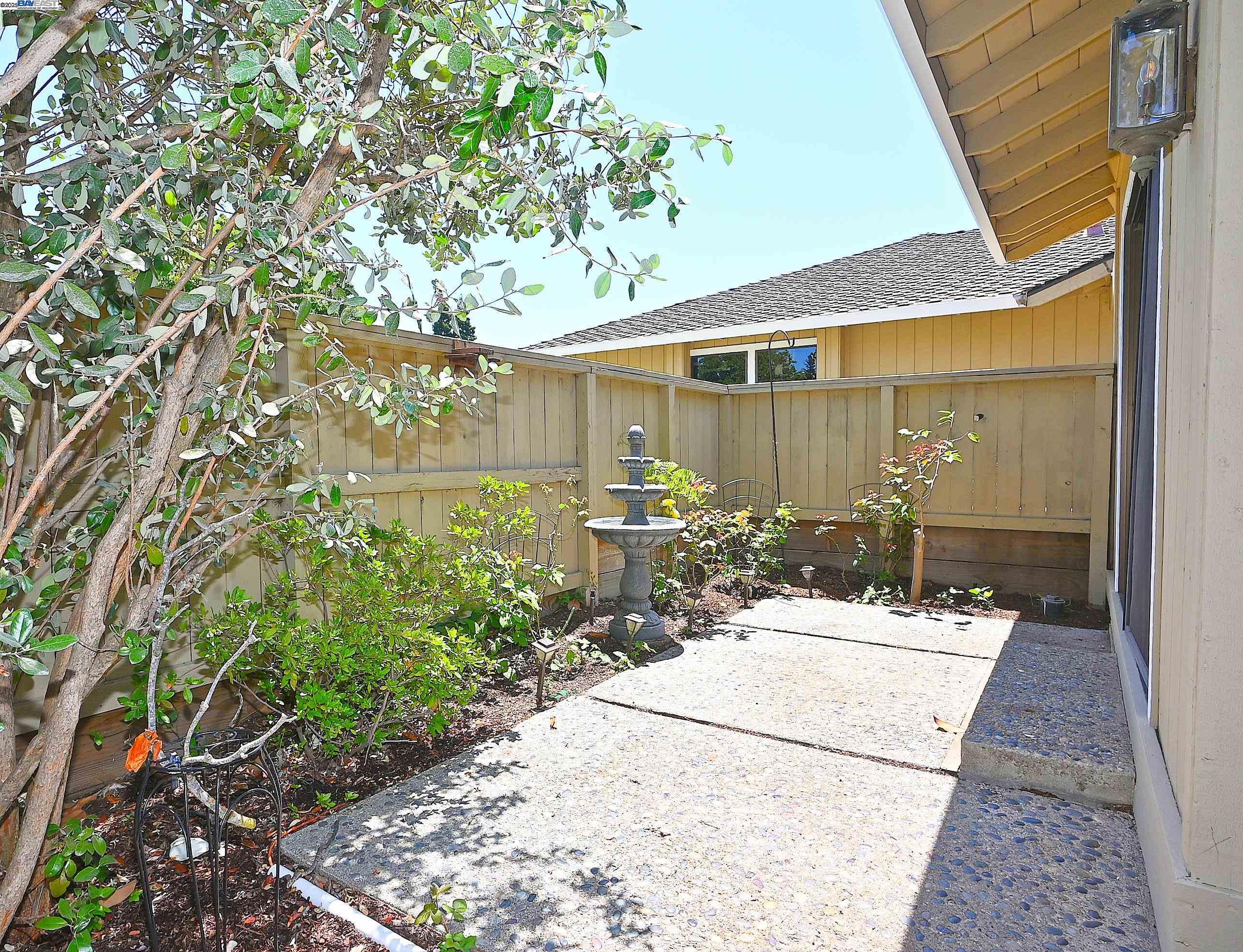 Detail Gallery Image 27 of 31 For 241 Belaire Ct, Danville,  CA 94526 - 4 Beds | 2/1 Baths