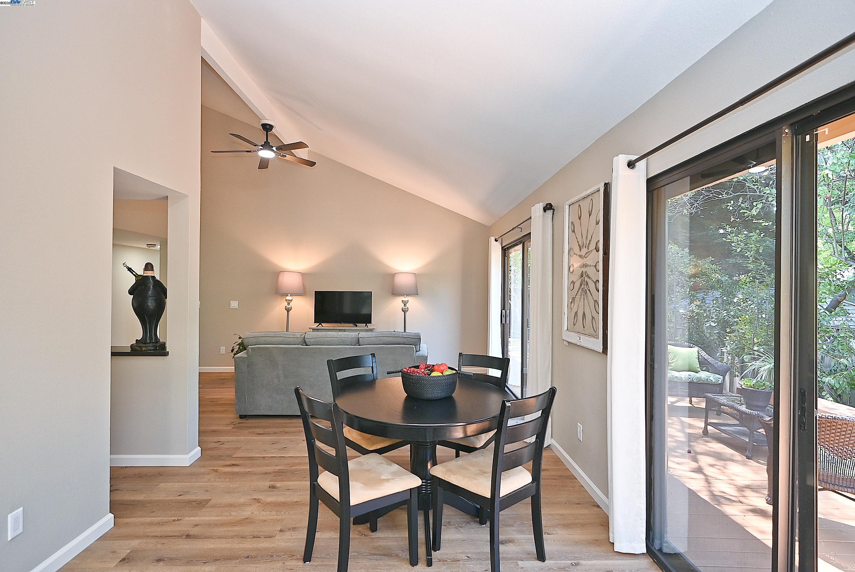 Detail Gallery Image 5 of 31 For 241 Belaire Ct, Danville,  CA 94526 - 4 Beds | 2/1 Baths