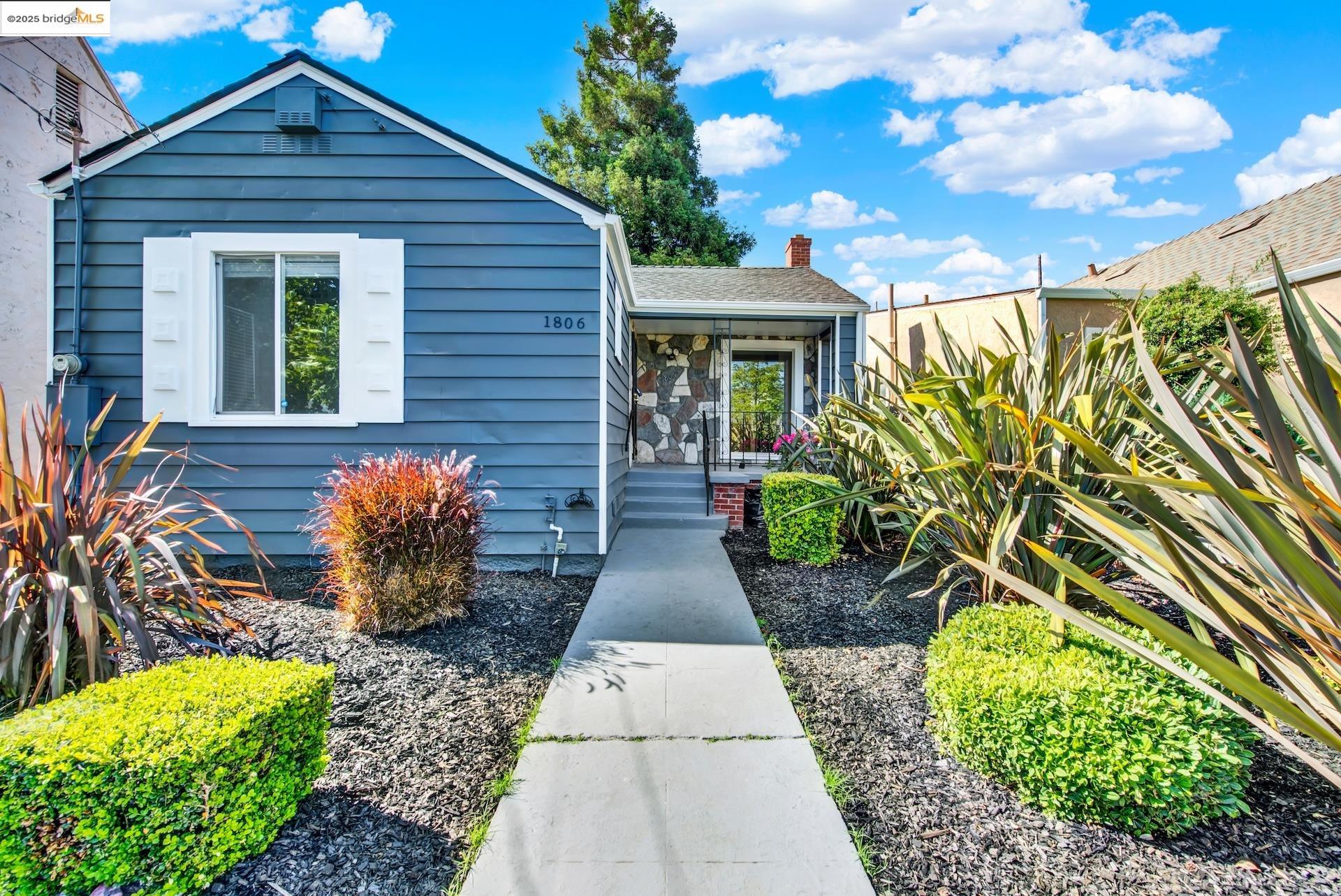 Detail Gallery Image 2 of 47 For 1806 105th Ave, Oakland,  CA 94603 - 3 Beds | 1/1 Baths