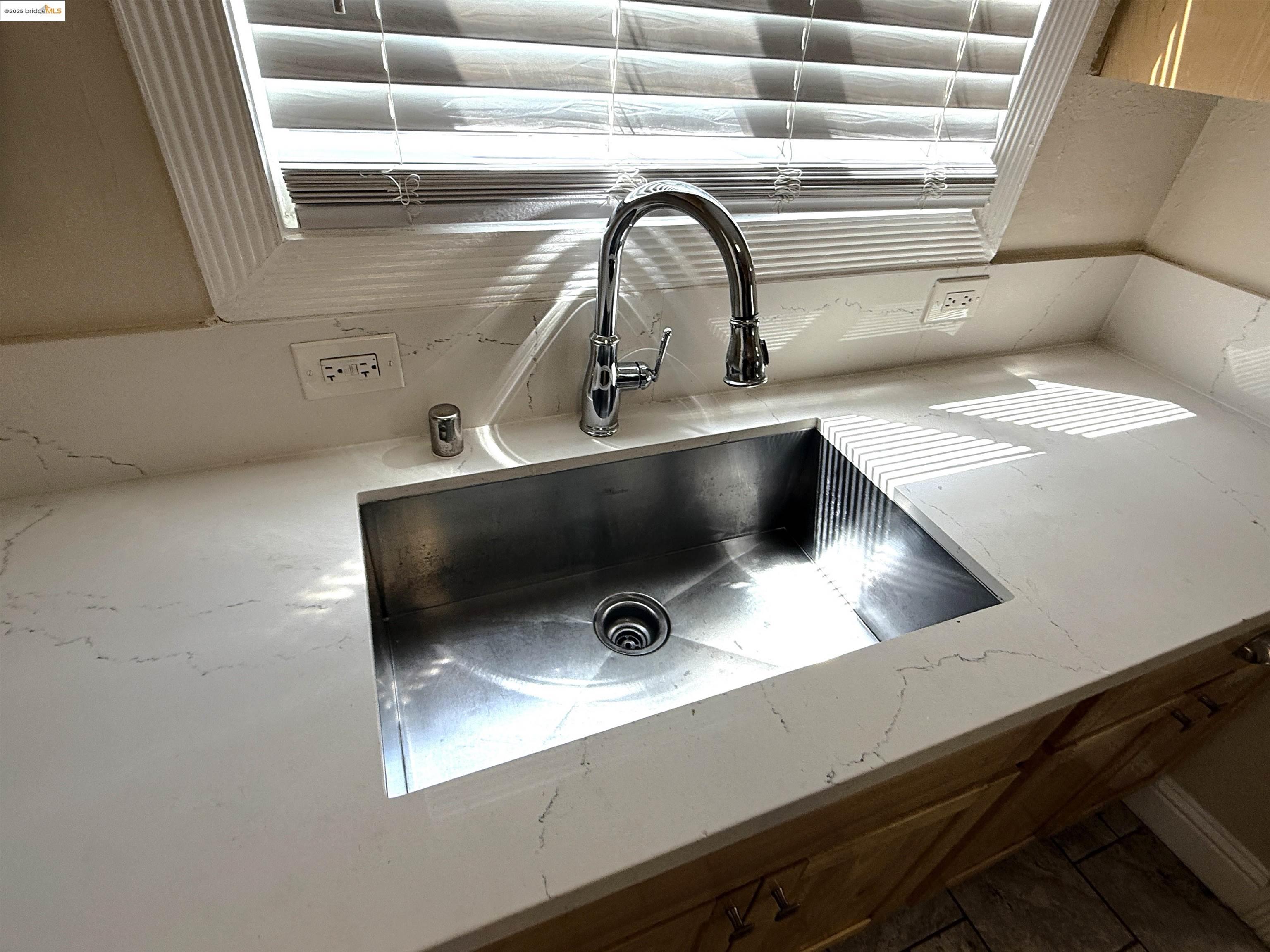 Detail Gallery Image 16 of 47 For 1806 105th Ave, Oakland,  CA 94603 - 3 Beds | 1/1 Baths
