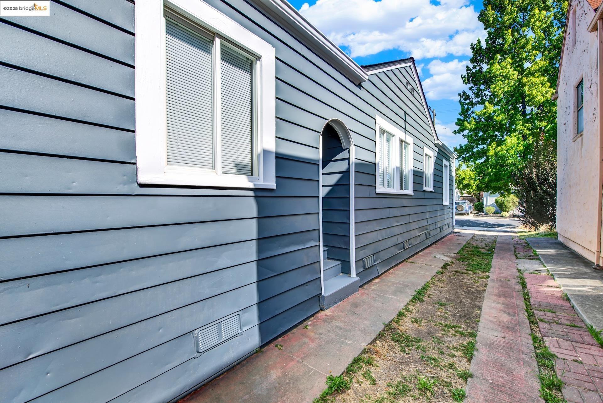 Detail Gallery Image 29 of 47 For 1806 105th Ave, Oakland,  CA 94603 - 3 Beds | 1/1 Baths