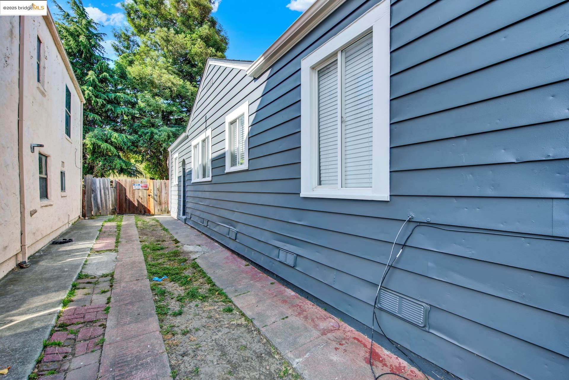 Detail Gallery Image 30 of 47 For 1806 105th Ave, Oakland,  CA 94603 - 3 Beds | 1/1 Baths