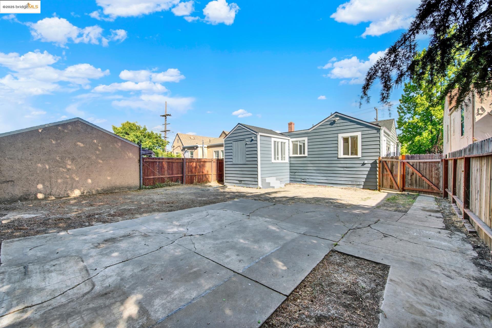 Detail Gallery Image 41 of 47 For 1806 105th Ave, Oakland,  CA 94603 - 3 Beds | 1/1 Baths