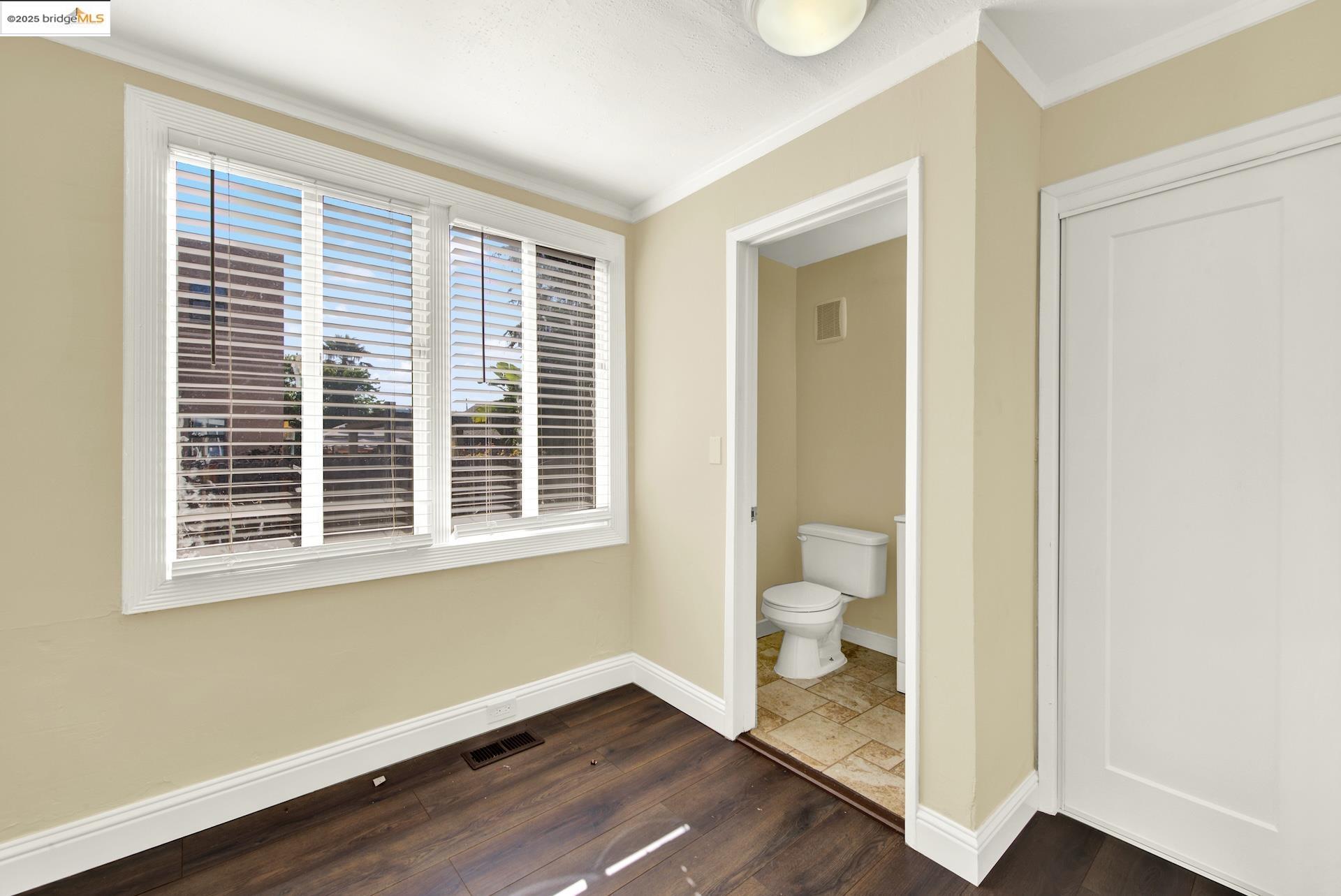 Detail Gallery Image 8 of 47 For 1806 105th Ave, Oakland,  CA 94603 - 3 Beds | 1/1 Baths