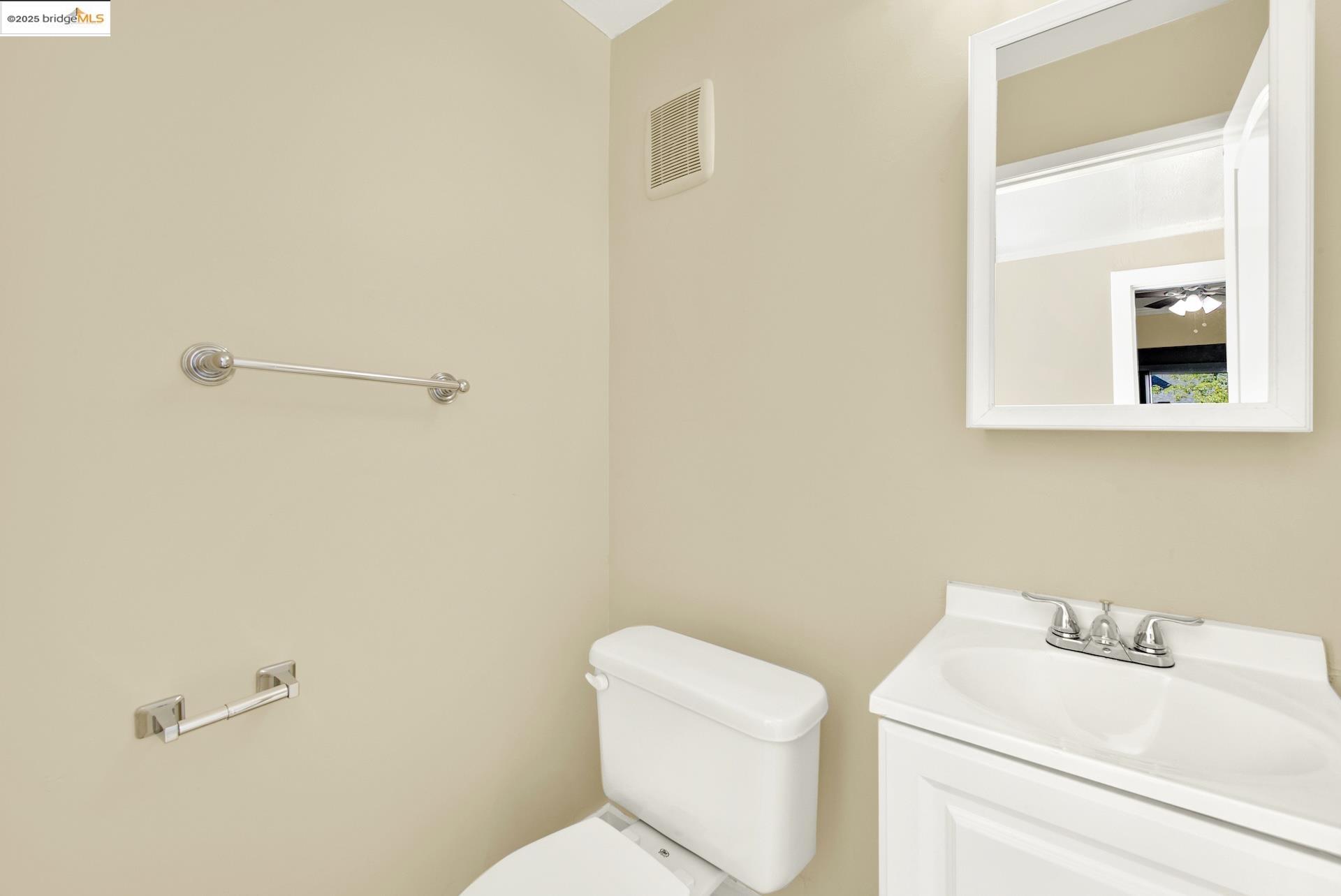 Detail Gallery Image 10 of 47 For 1806 105th Ave, Oakland,  CA 94603 - 3 Beds | 1/1 Baths