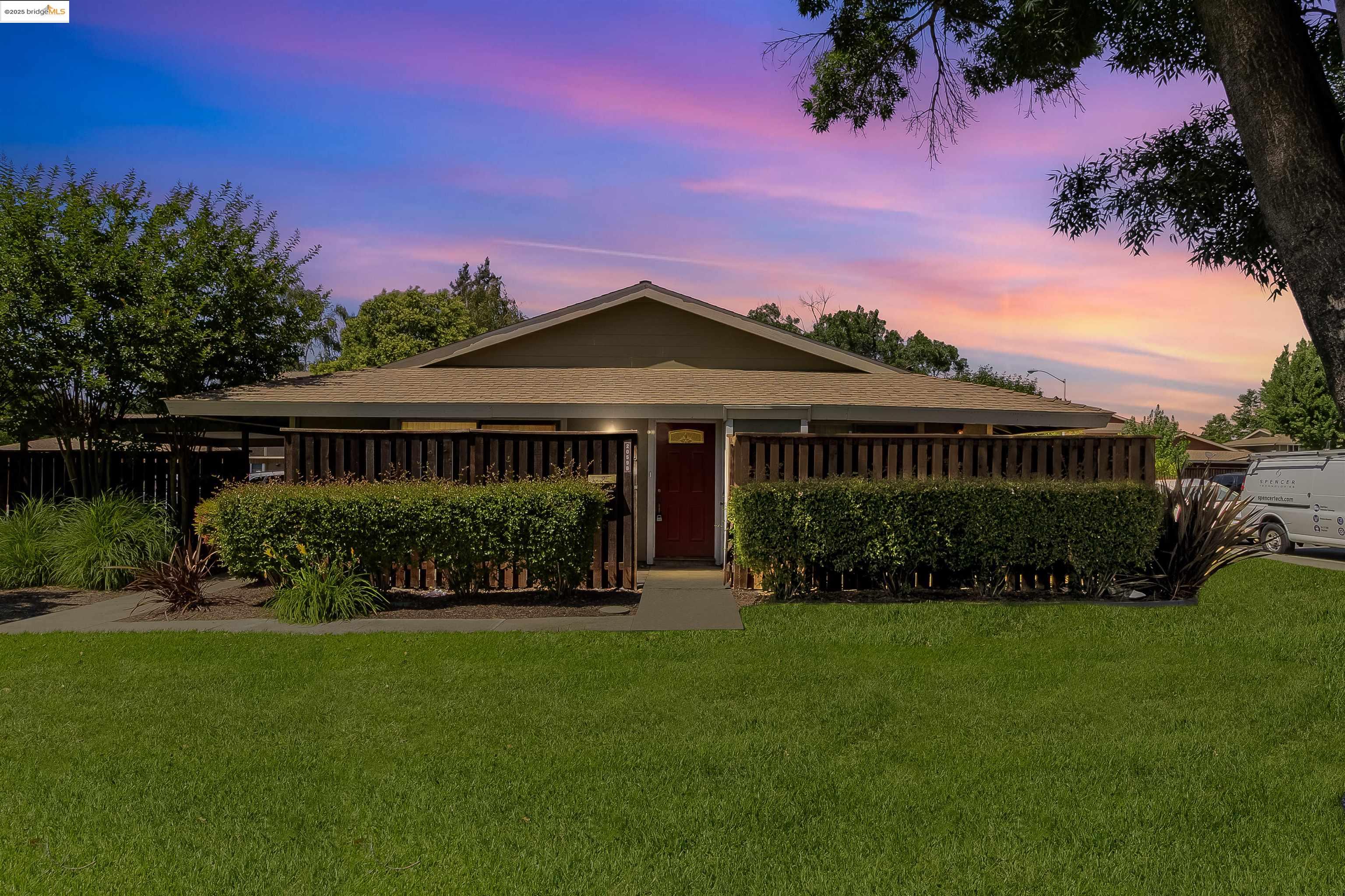 More Details about MLS # 41102723 : 2059 OLIVERA RD # B