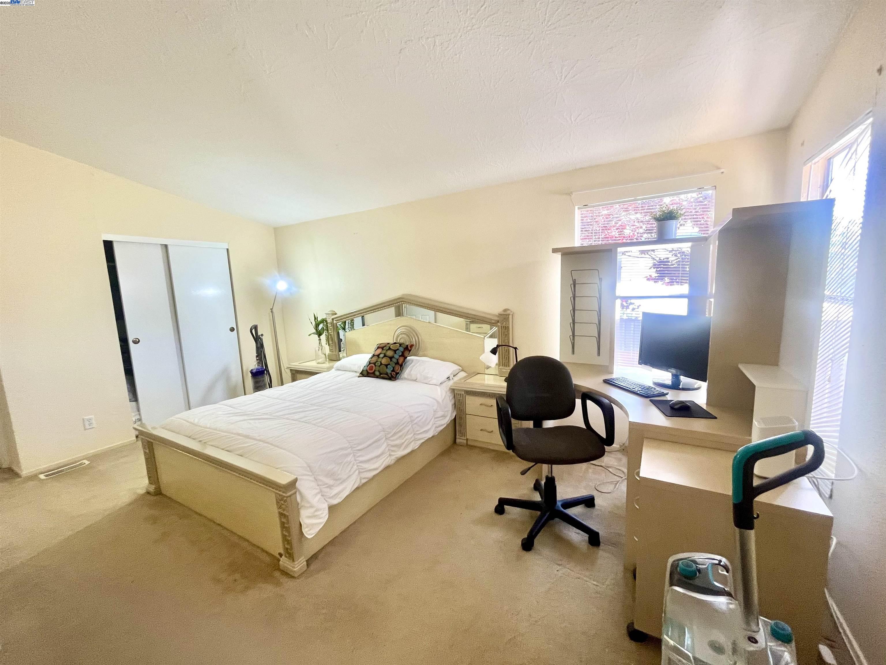 Detail Gallery Image 4 of 13 For 307 Southbay Dr #307,  San Jose,  CA 95134 - 3 Beds | 2 Baths
