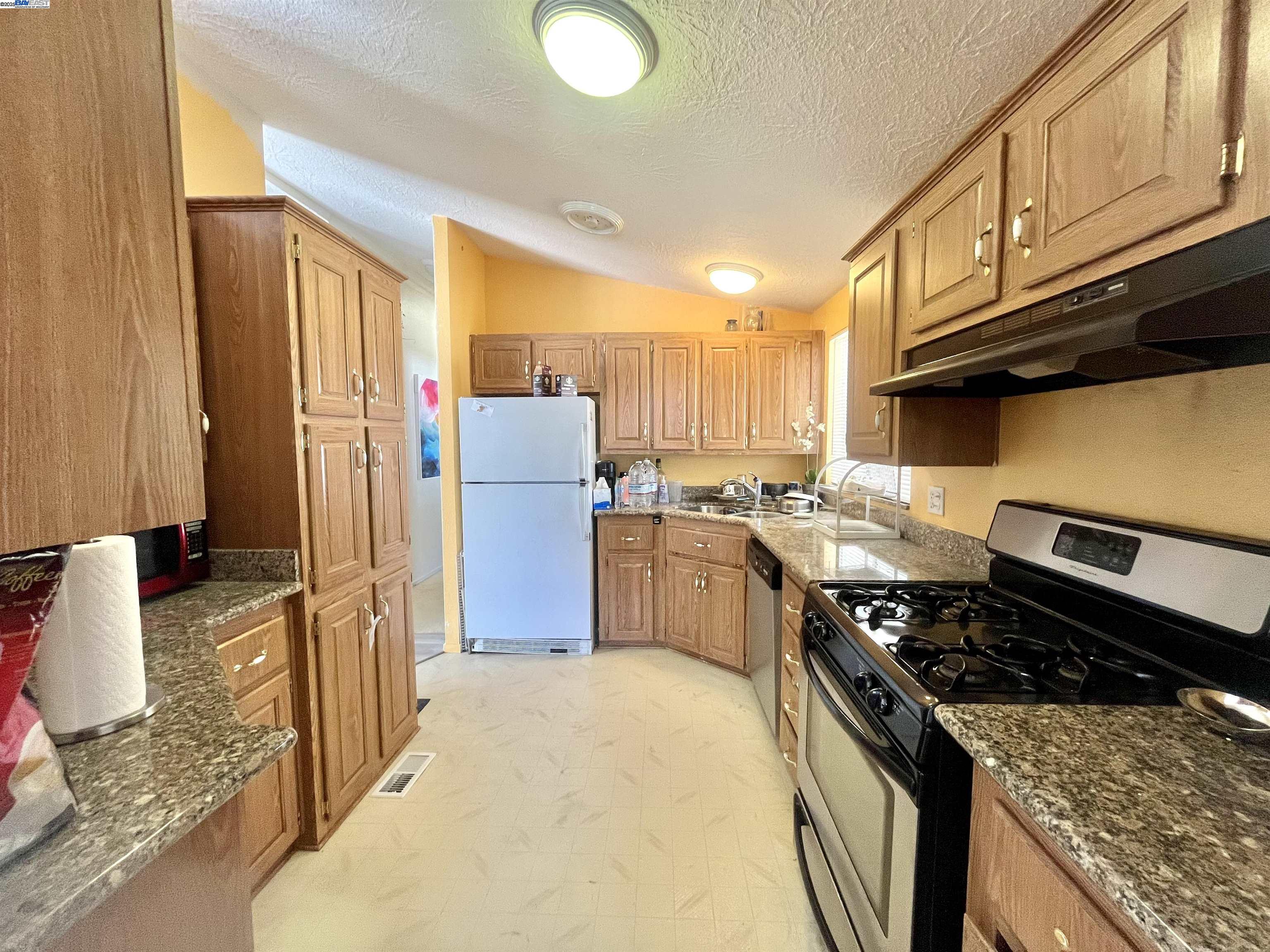 Detail Gallery Image 7 of 13 For 307 Southbay Dr #307,  San Jose,  CA 95134 - 3 Beds | 2 Baths